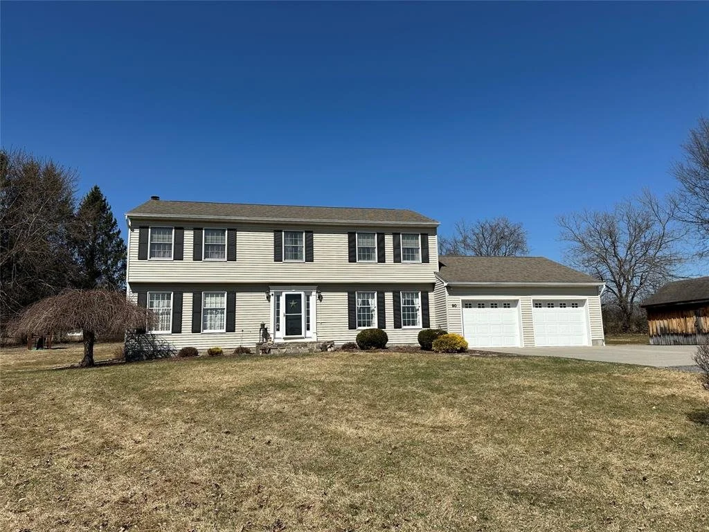 90 River Glen Rd, Wallkill
