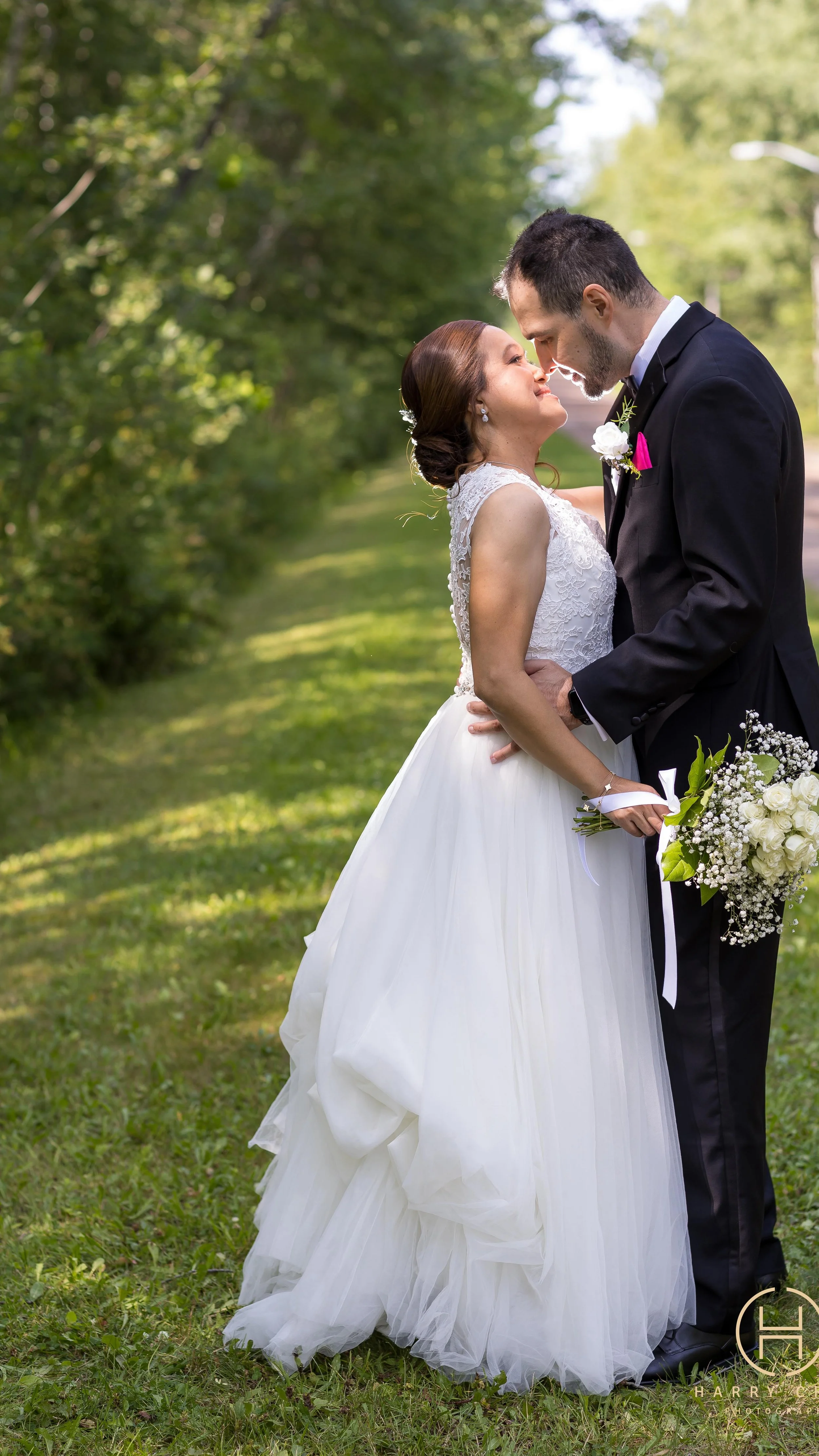 I'm still smiling thinking about this intimate micro wedding. It was a beautiful day, full of happy tears and so much laughter from family and friends.
Wedding Planner Melany of @purabellezzadesignco
DJ : @millerxtreme
Host: Paolo Advento
Make up