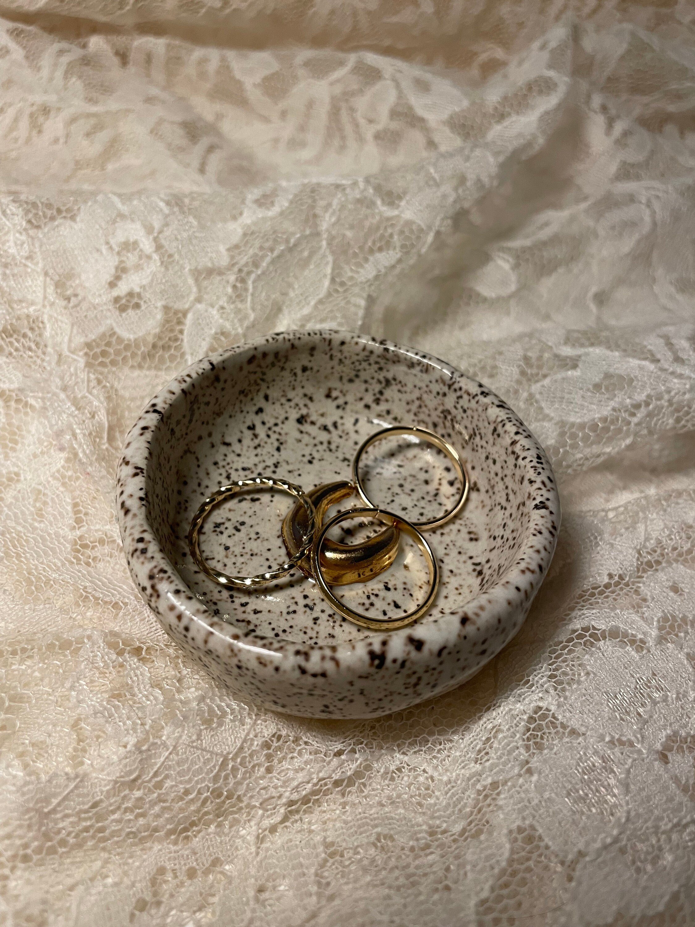 https://i.etsystatic.com/40539260/r/il/7605c4/5628119811/il_fullxfull.5628119811_lo32.jpg