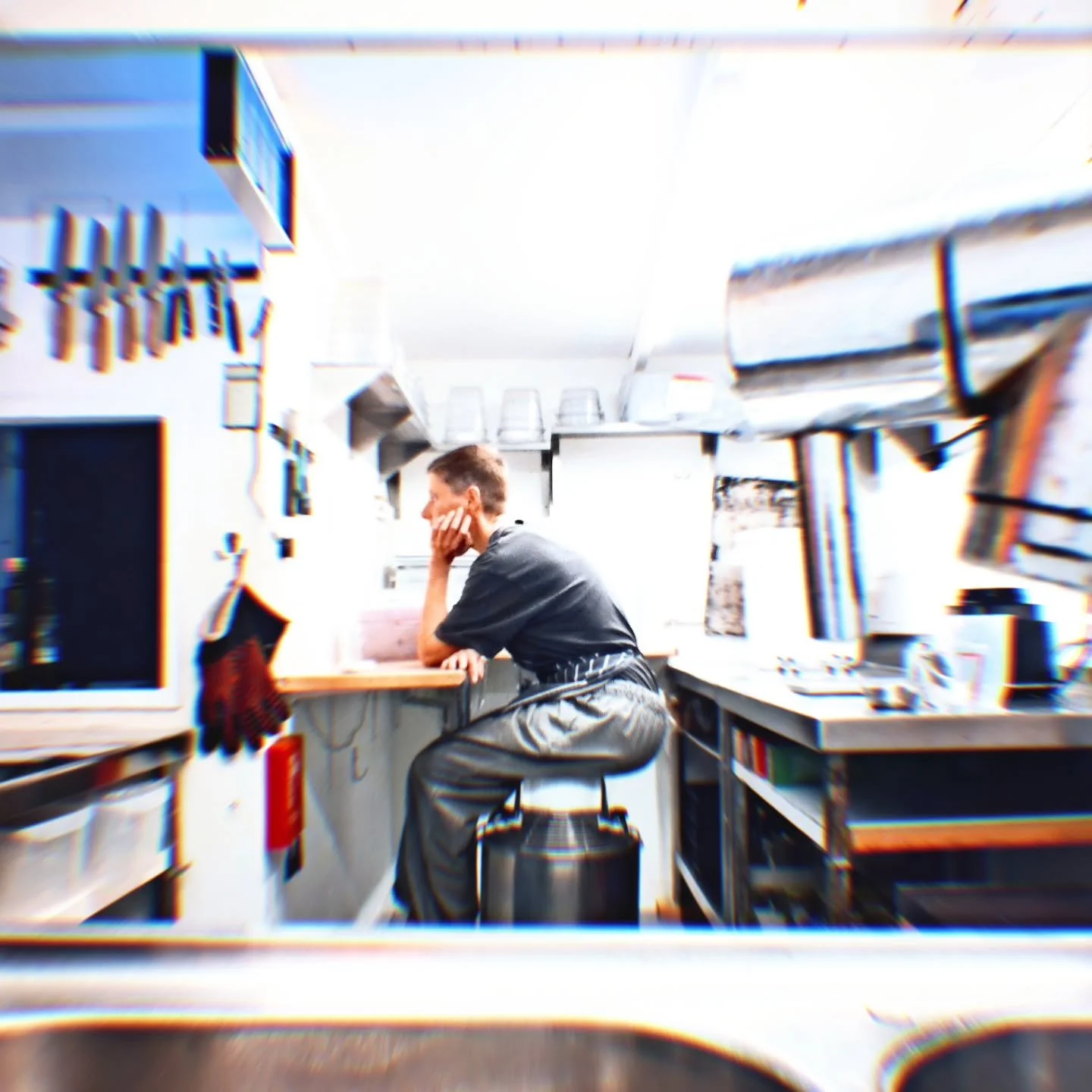 The baker and the dough maker. 

Monday 4kg _ 31 x 210g for Wednesday
Tuesday 4kg _ 30 x 210g for Thursday
Wednesday 6kg _ 45 x 210g for Friday
Thursday 6kg _ 46 x 210g for Saturday
Friday 4kg _ 30 x 210g for Sunday

#dough 
#pizzaola