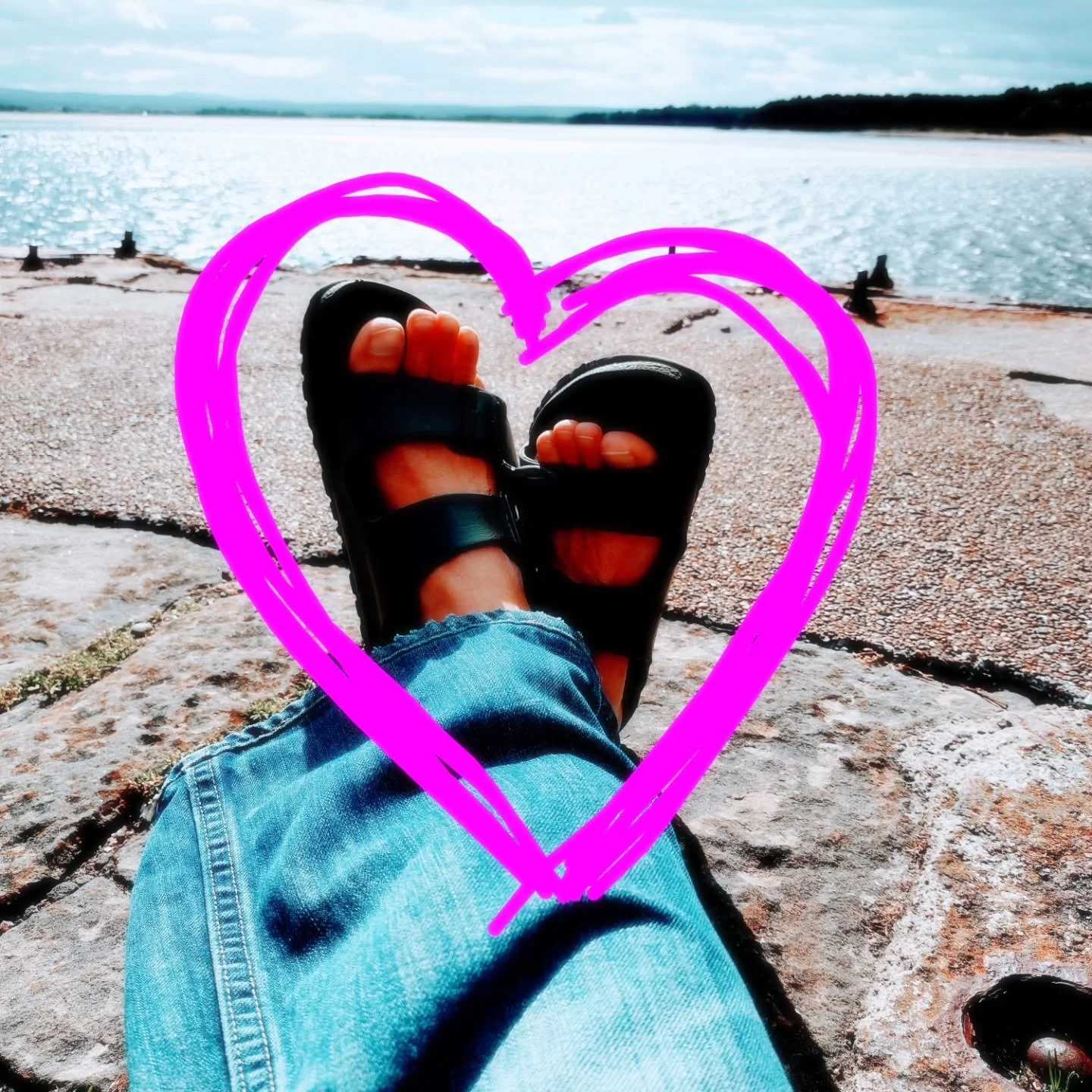 Bye bye Birkies. Last few days. Thank you for another summer and the funky tan. X

#birkenstock 
#scottishautumn 
#dailywalk 
#dailywater