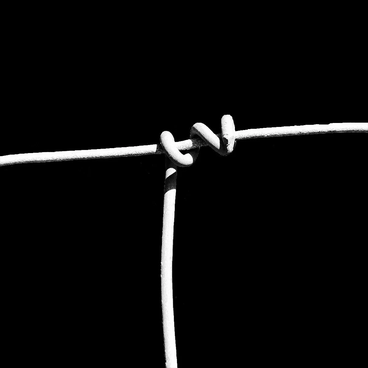 Draad-Fence_Black_3 Below_ (5).jpg