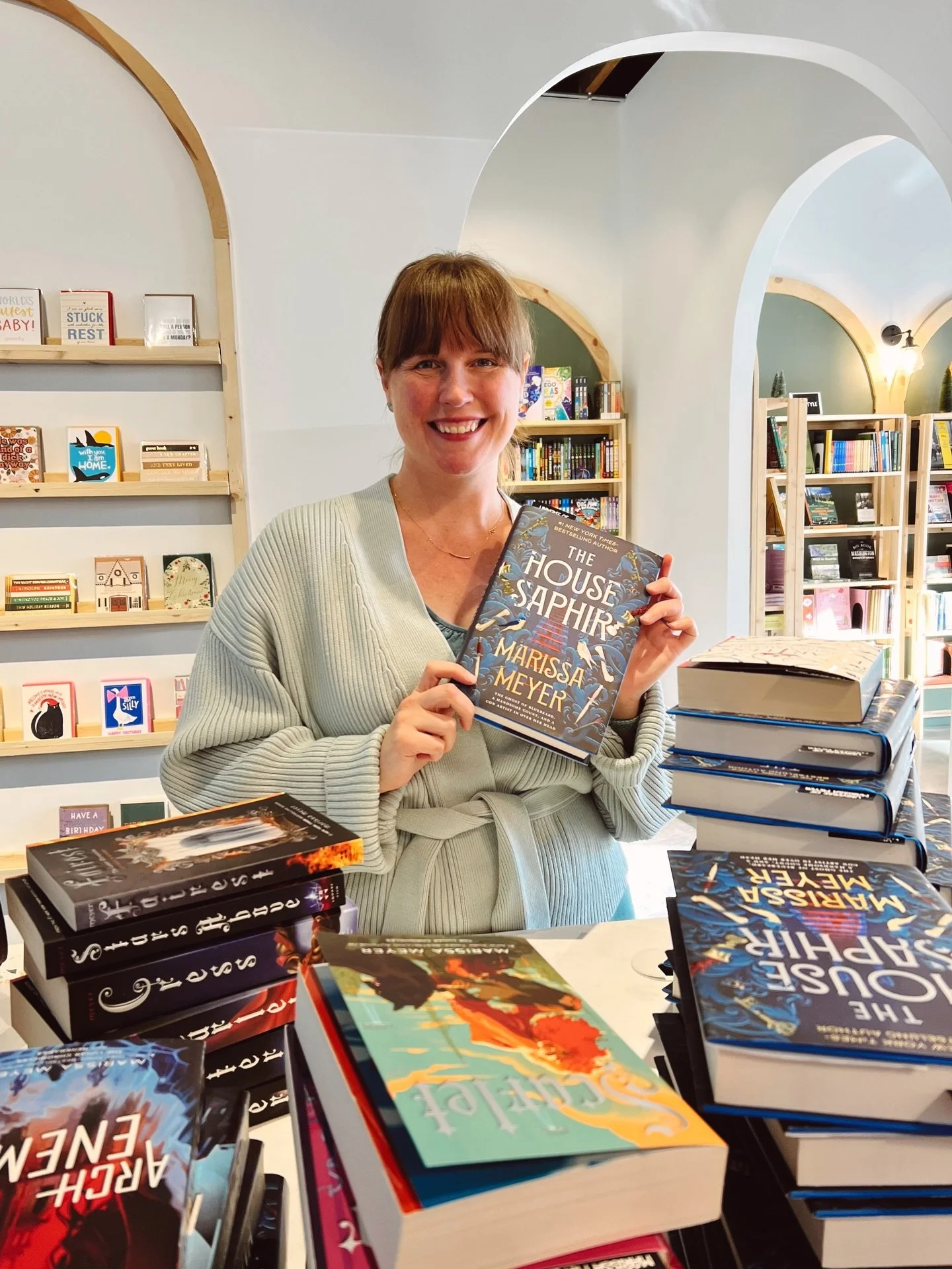 We had a special guest in the shop this afternoon 😍

Thank you so much @marissameyerauthor for stopping by and signing books for us! Congratulations on your latest release, The House Saphir. It was lovely to meet you and hope to do an event with you