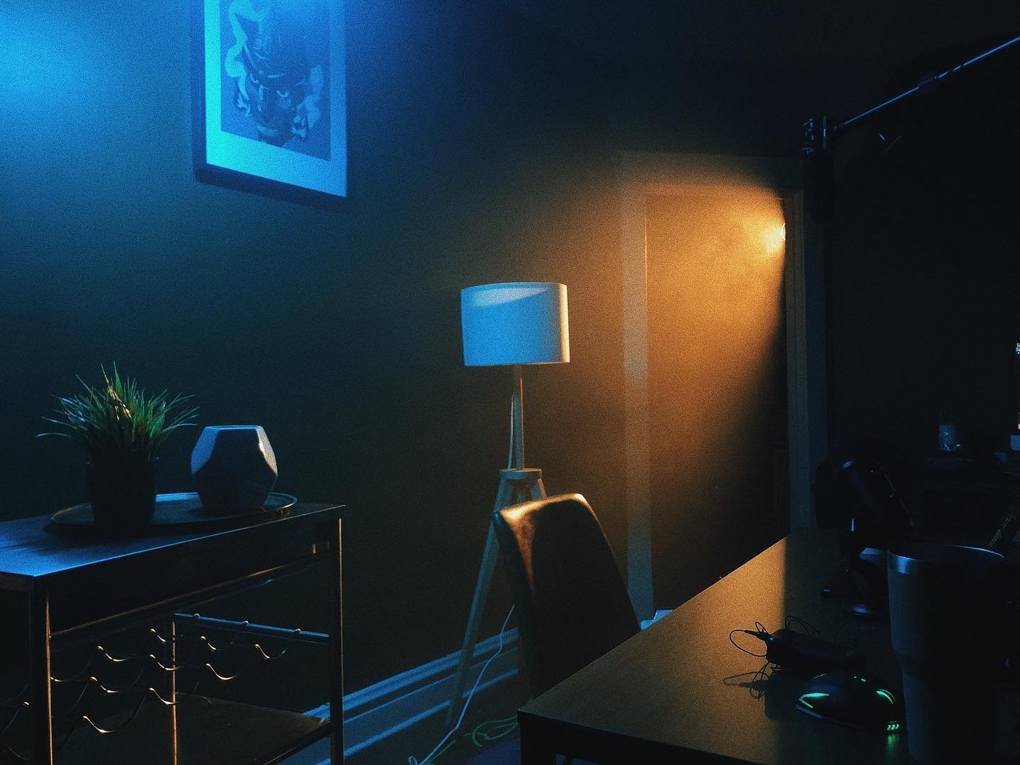 A touch of Bladerunner.
.
.
.
.
#kinefinitymavolf #largeformat #bladerunner #cinemacamera #cinema #bts #filmlights #production