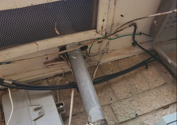 Rodent entry point and droppings near utility lines in Oklahoma City home exterior