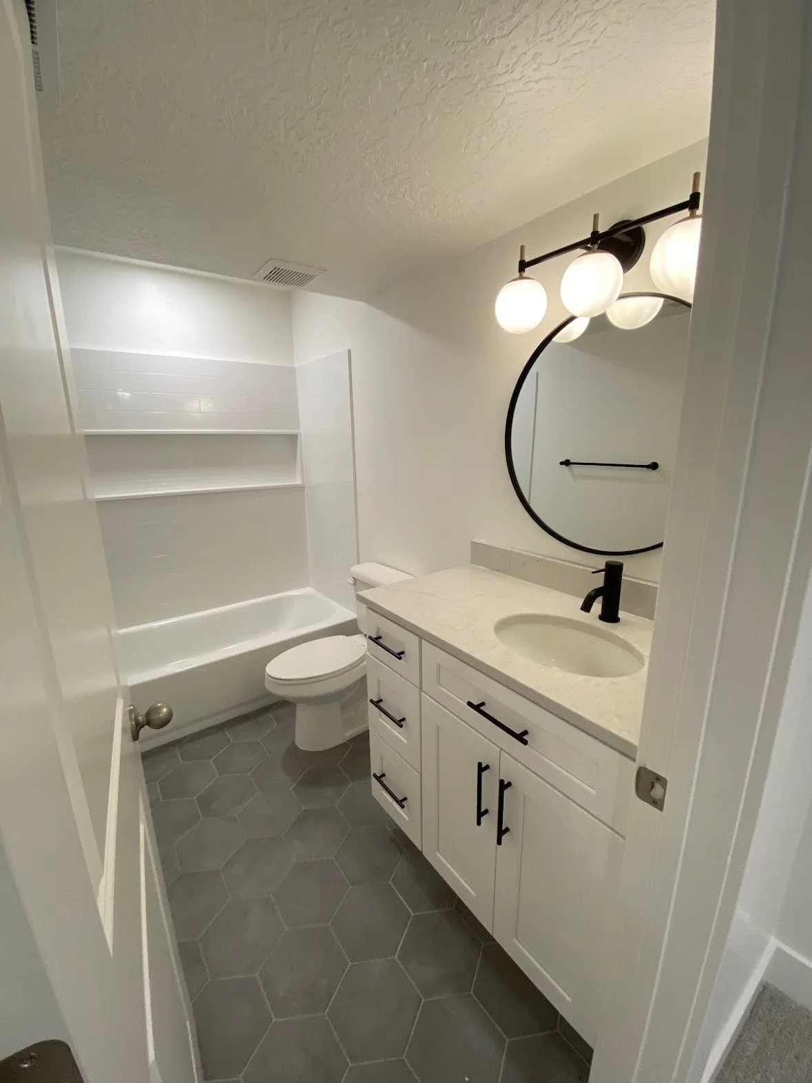 Plothow Bathroom Pic.jpeg