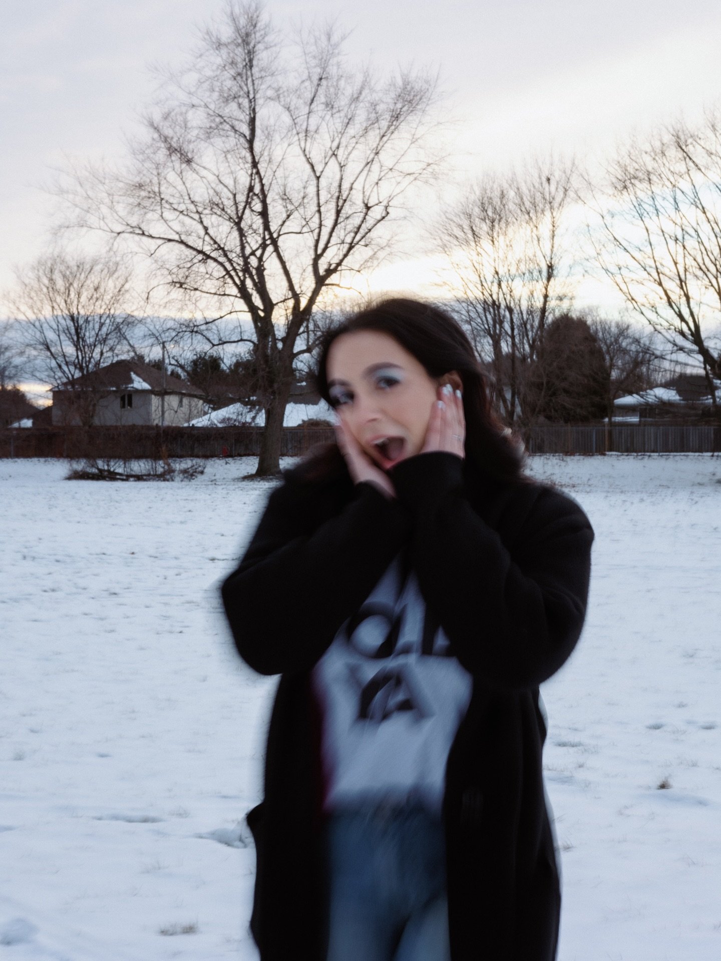 i told myself at the beginning of this year that i would try to do something new and push myself as an artist. i released 3 songs and produced 3 music videos, wrote so many new songs for the album with @emmawhale_music learned and continued to produc