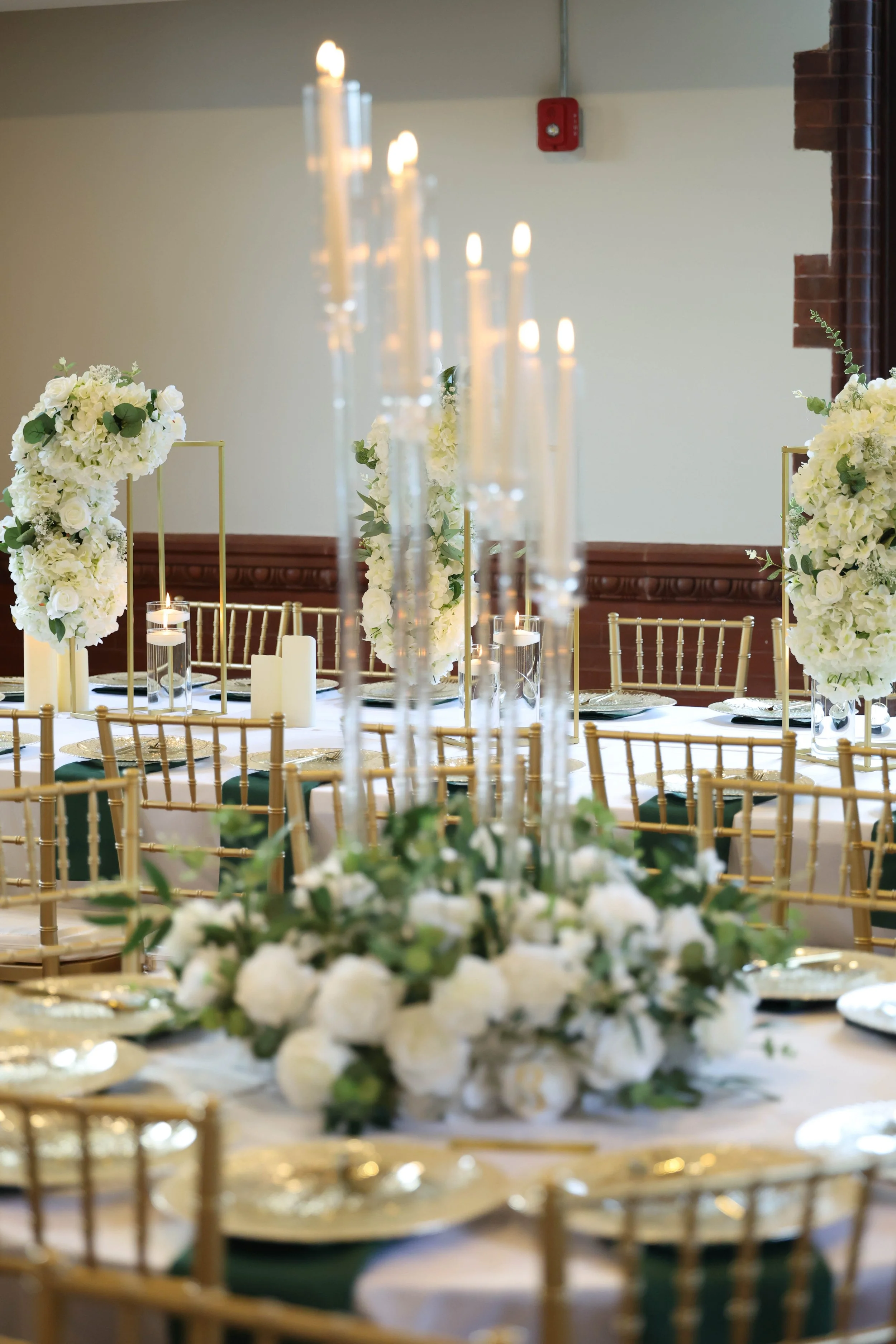 DeeAnna & Tyana’s Luxury Wedding | The Grand Chateau Owl | Floral Arrangement at Reception