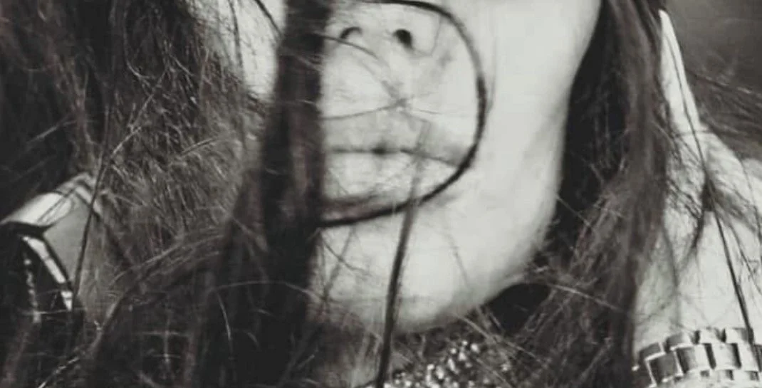 “Tell Me What’s your Story” Glows with the Fragile Brilliance of Lily Galin’s Artistry