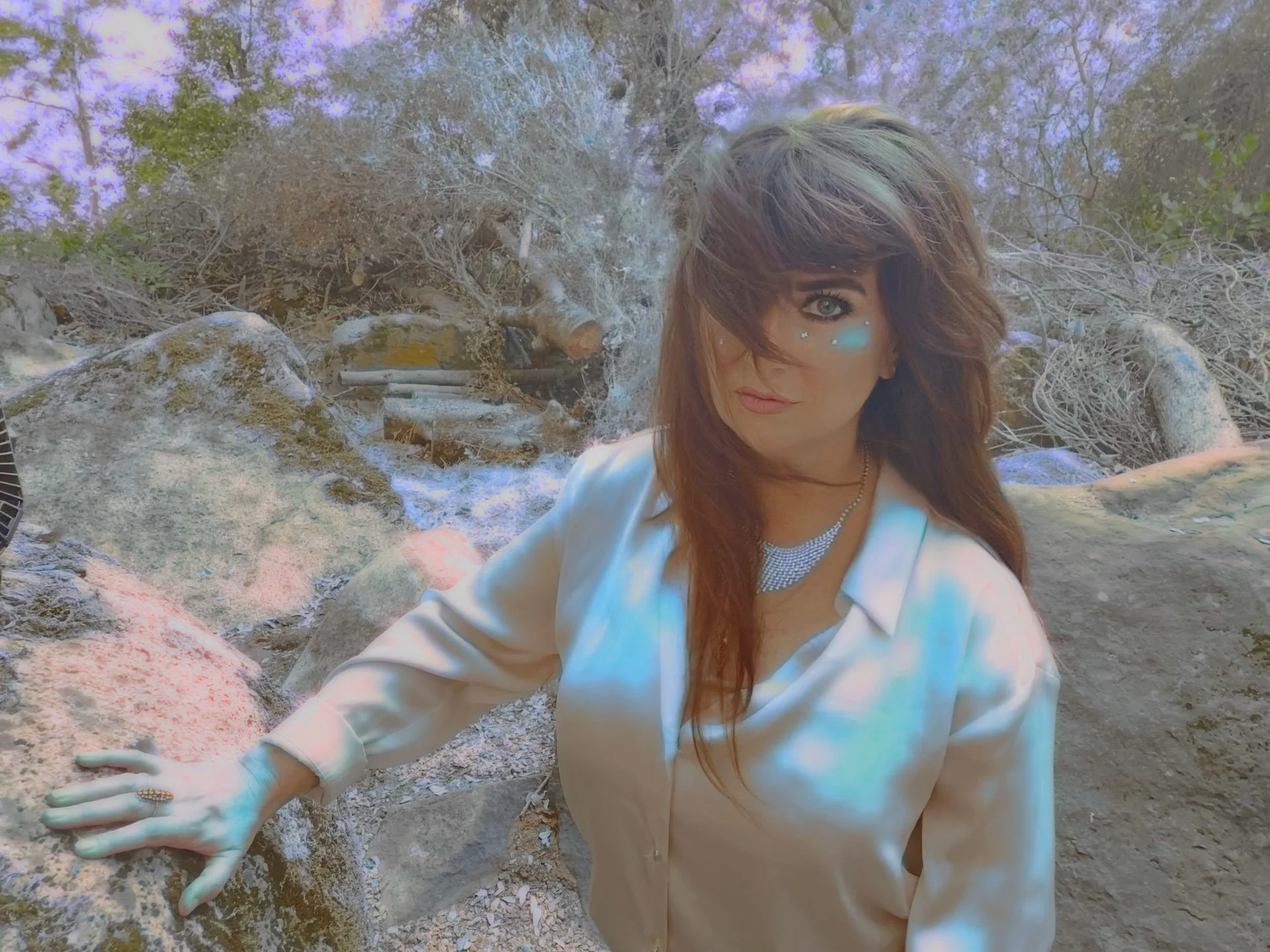 Apstara Craft a Gentle and Restorative Sonic Journey on One Minute Mantras I: Awakening