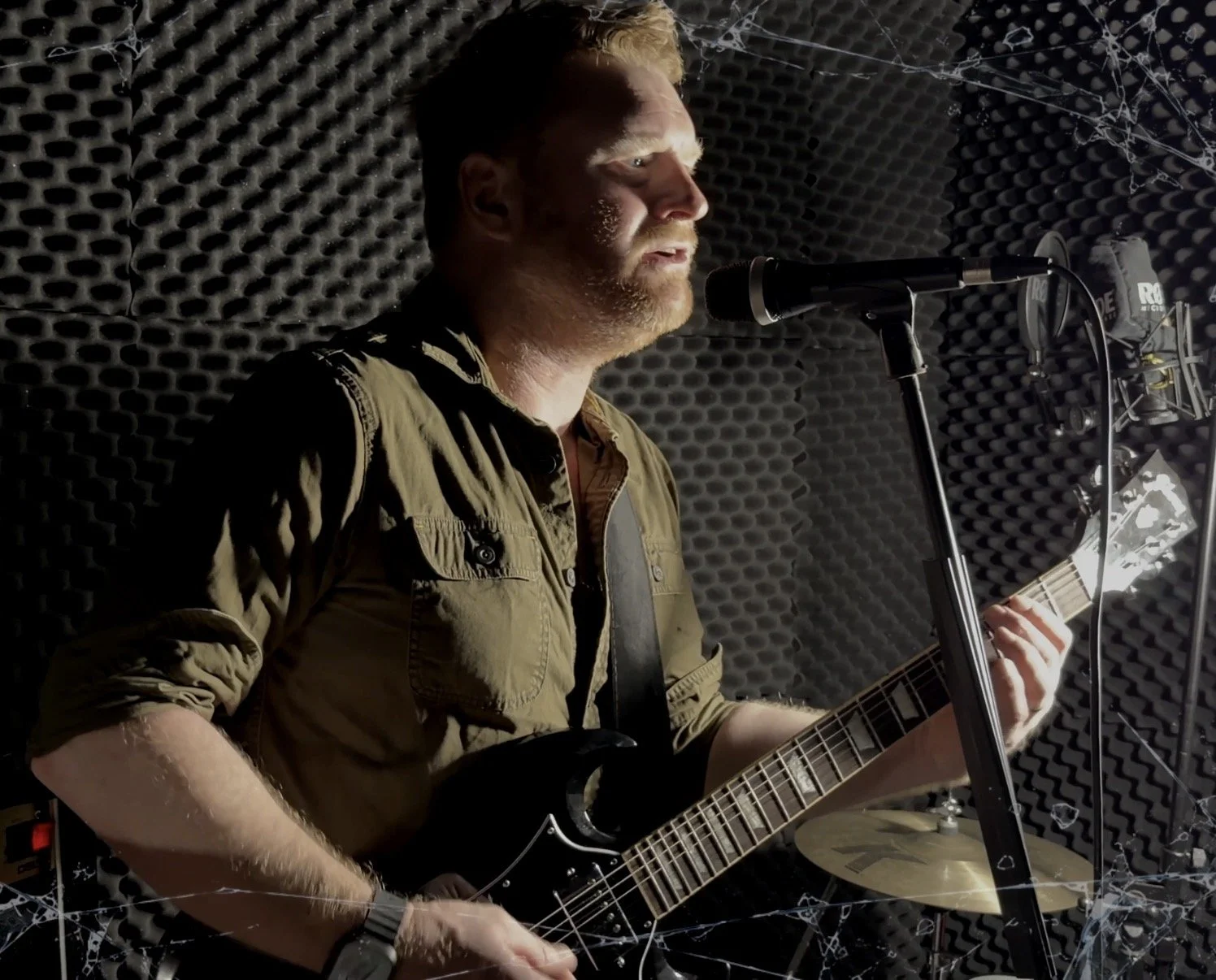 Plain Drifter Delivers Vintage Rock and Classic Storytelling on New Single Cracks in the Mirror