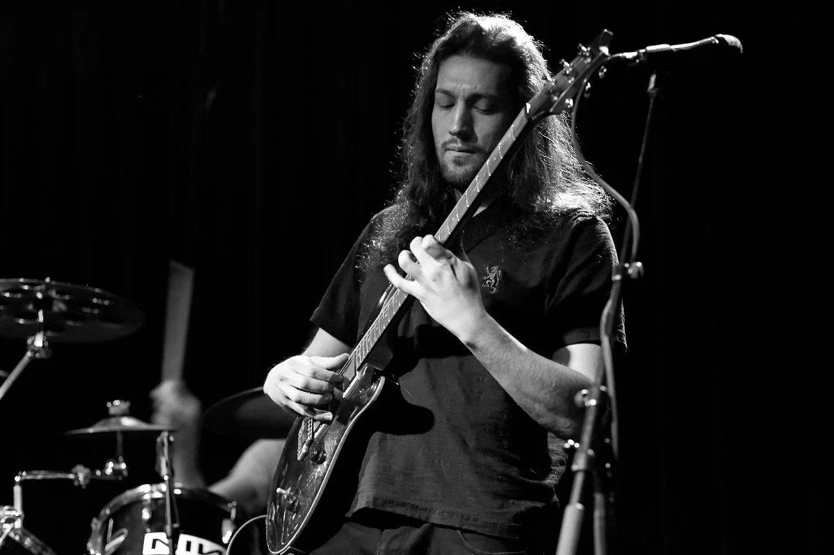 With Birds Of Distinction, Brendemere Turns Reflection Into a Cinematic Rock Journey