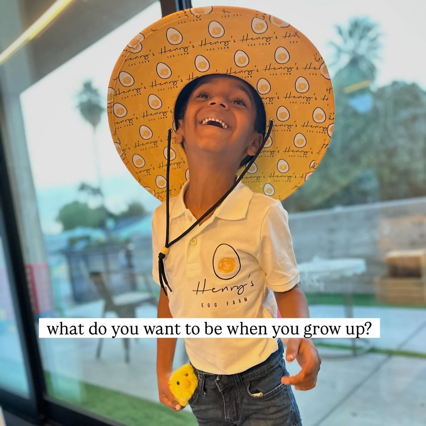 today&rsquo;s school assignment: dress as what you want to be when you grow up. @henrys_egg_farm is proud to be family owned and operated 😍🐥 

#familybusiness #farmer #5yearsold #justlikedaddy