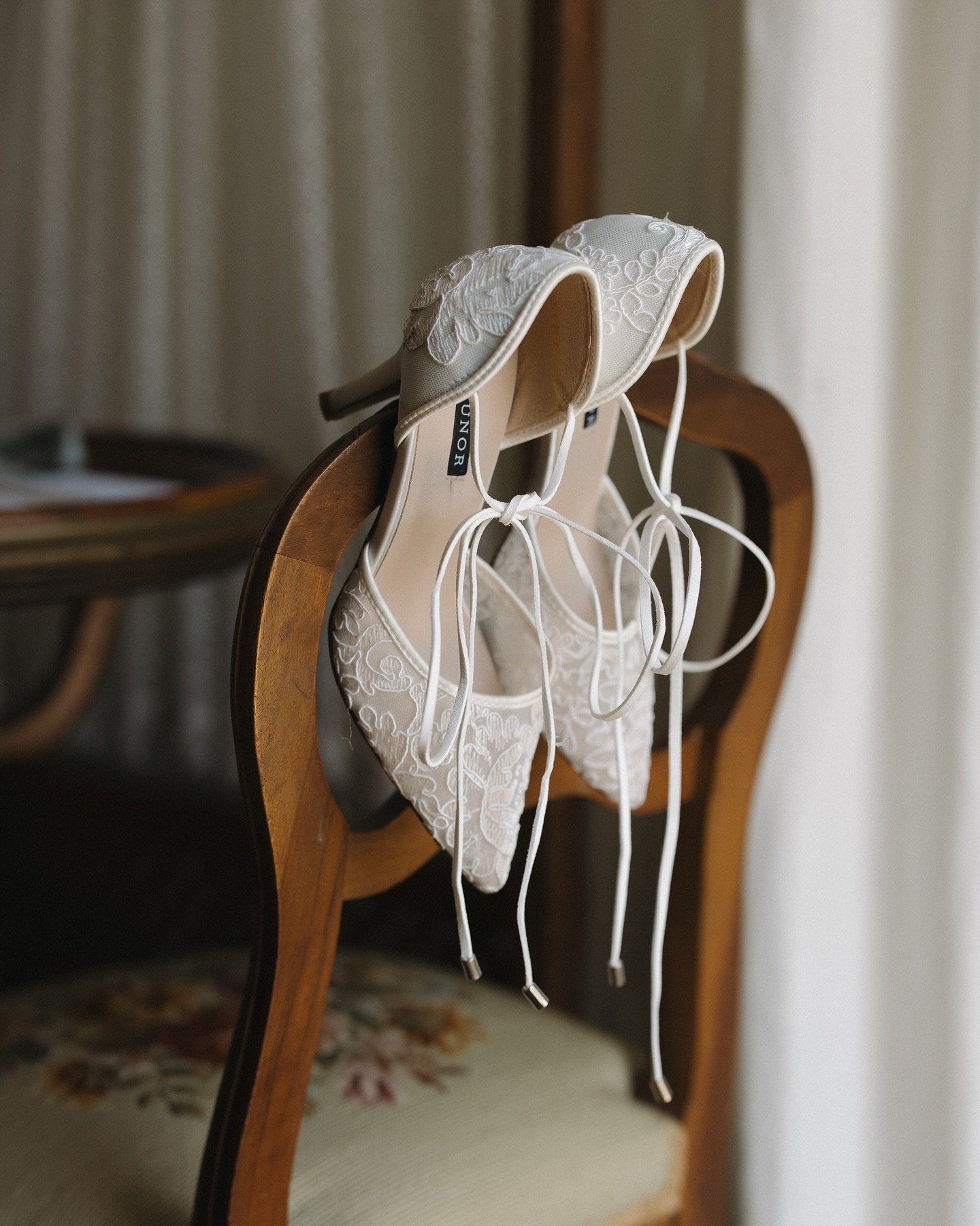 A day all about the love story between two people. Congrats Kelly and Ace ✨

Venue: @hiddenchateau 
Photo: @epiceventsstudios 
Planning + Bar + DJ: @epiceventsco 
Florist: @poppyflowersco 
Catering: @allaspectscatering 
Cake: @the_sweet_sicilian