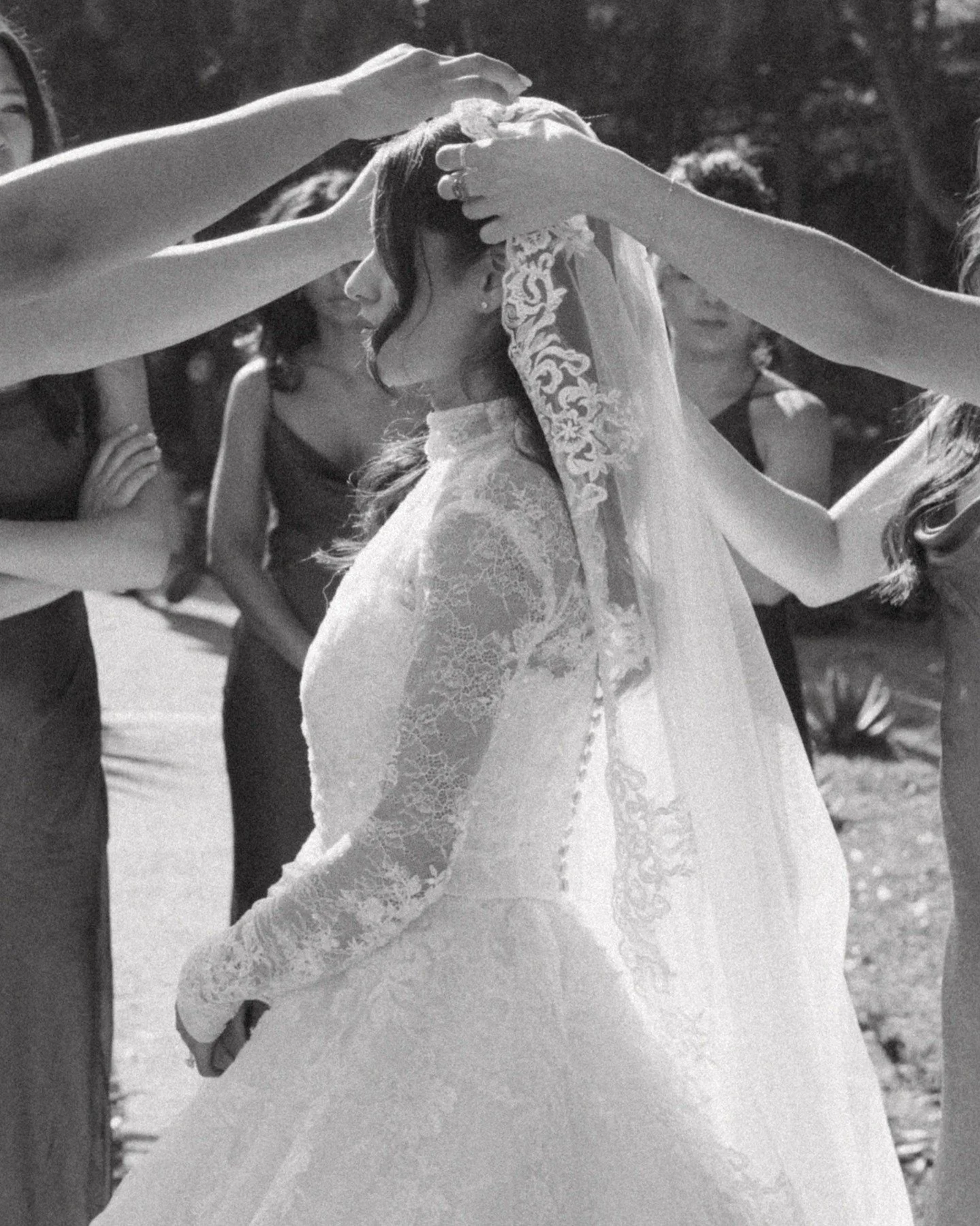 Happy Holidays 🤍 May your season be filled with love that lasts 

Photo + Video: @epiceventsstudios 
Planning + Coordination: @epiceventsco 
Dj: @epiceventsco 
Bar: @craftyswig