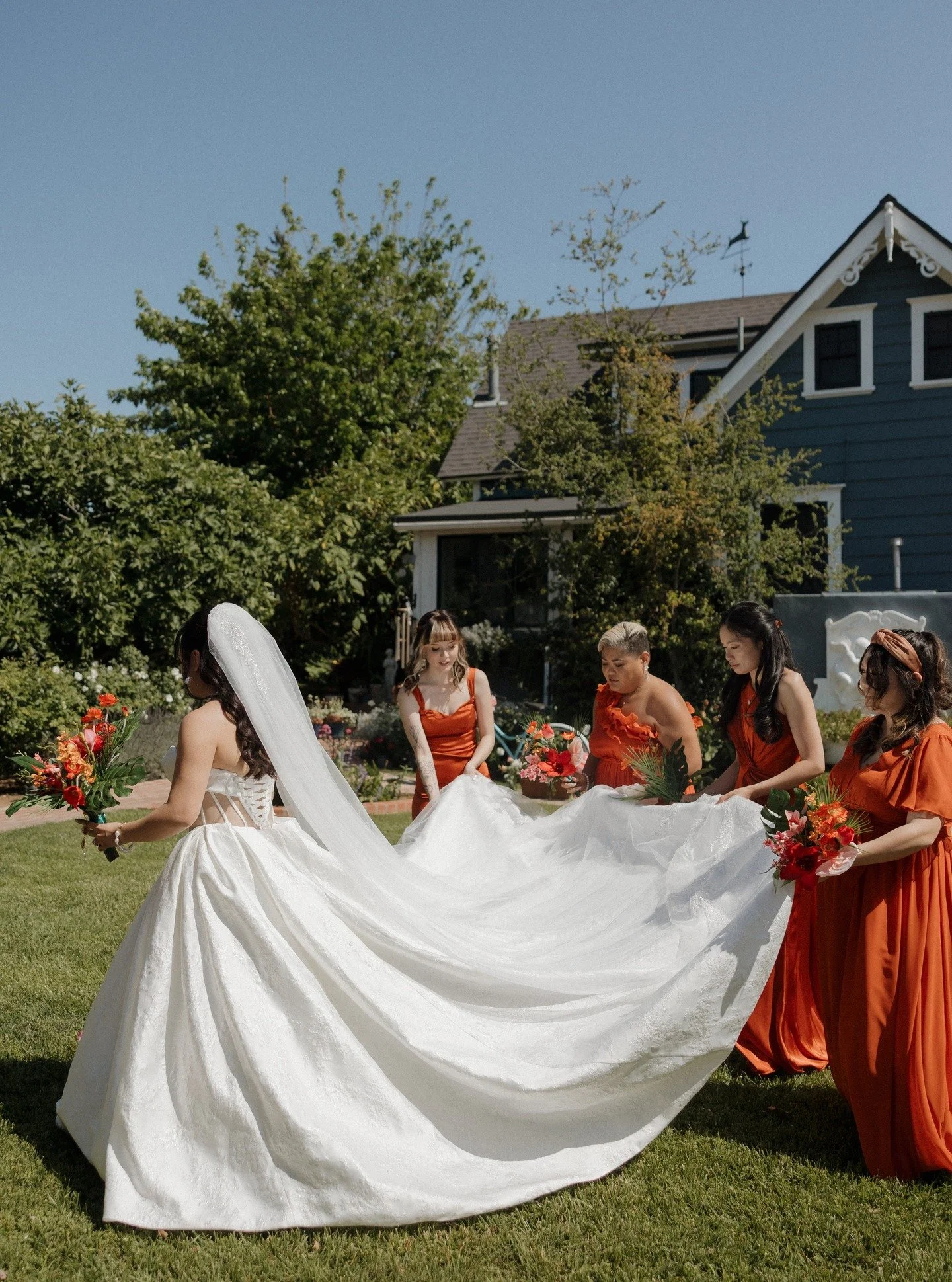 Capturing love stories, one frame at a time 🧡📸

Photo: @epiceventsstudios 
Planning + DJ: @epiceventsco 
Venue: @hiddenchateau 
Catering: @kaleiskitchenette 
Bar + Photo Booth: @epiceventsco