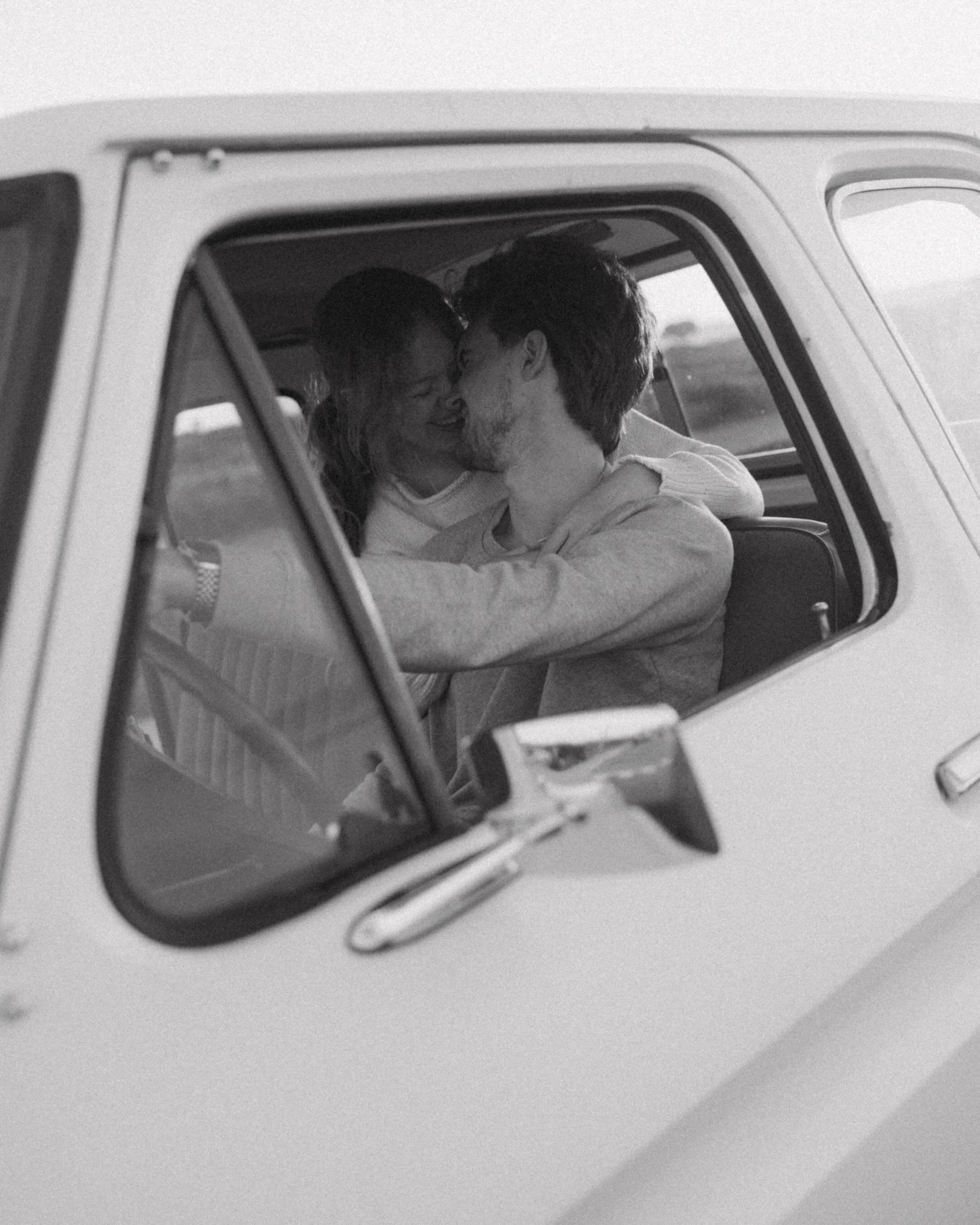 5 Quick Tips to Prep for your Engagement Session 

Choose a meaningful location and add personal details that represent your relationship, like favorite activities, a picnic setup, books, music, a car, or anything else that feels special to you both.
