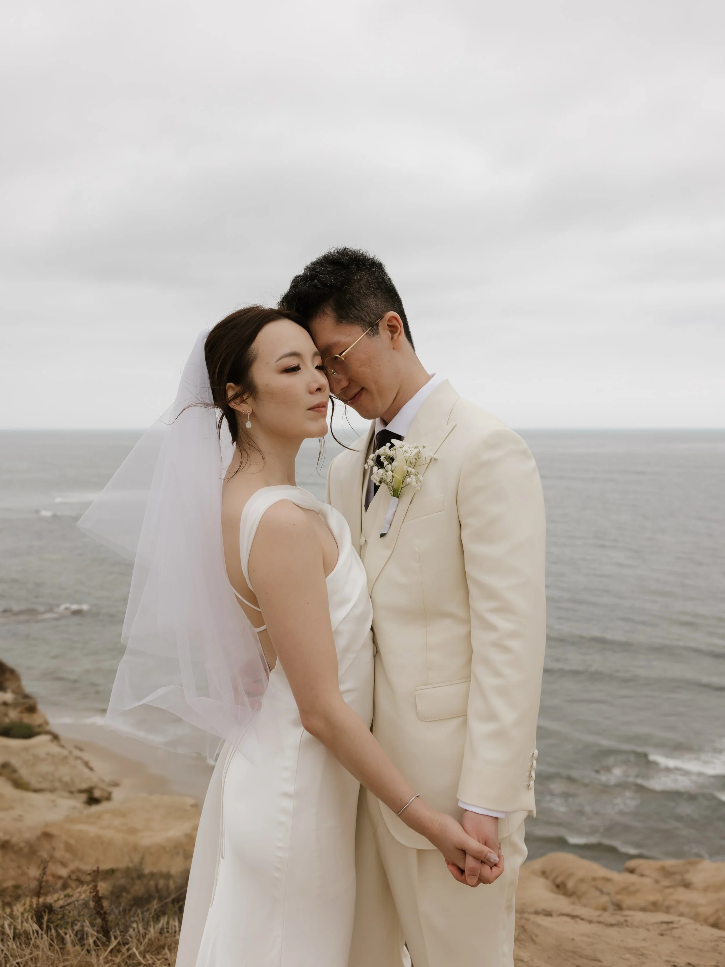 Coastal vows 🌊🤍

Photo: @epiceventsstudios 
Planning + DJ + Bar: @epiceventsco 
Venue: @lot8sd 
Catering: @hottcatering