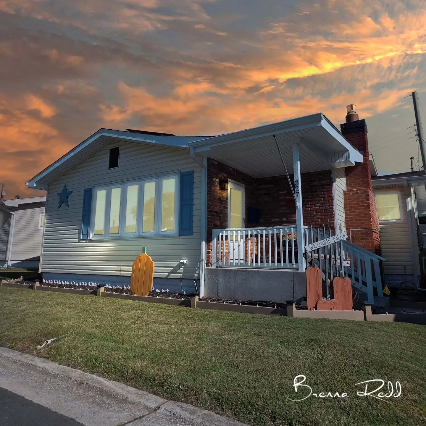 🏡 It's been a busy couple weeks so I'm finally catching up! Had a great shoot this week with @huntsforhomes  and put this virtual twilight shot together from this adorable home for sale!