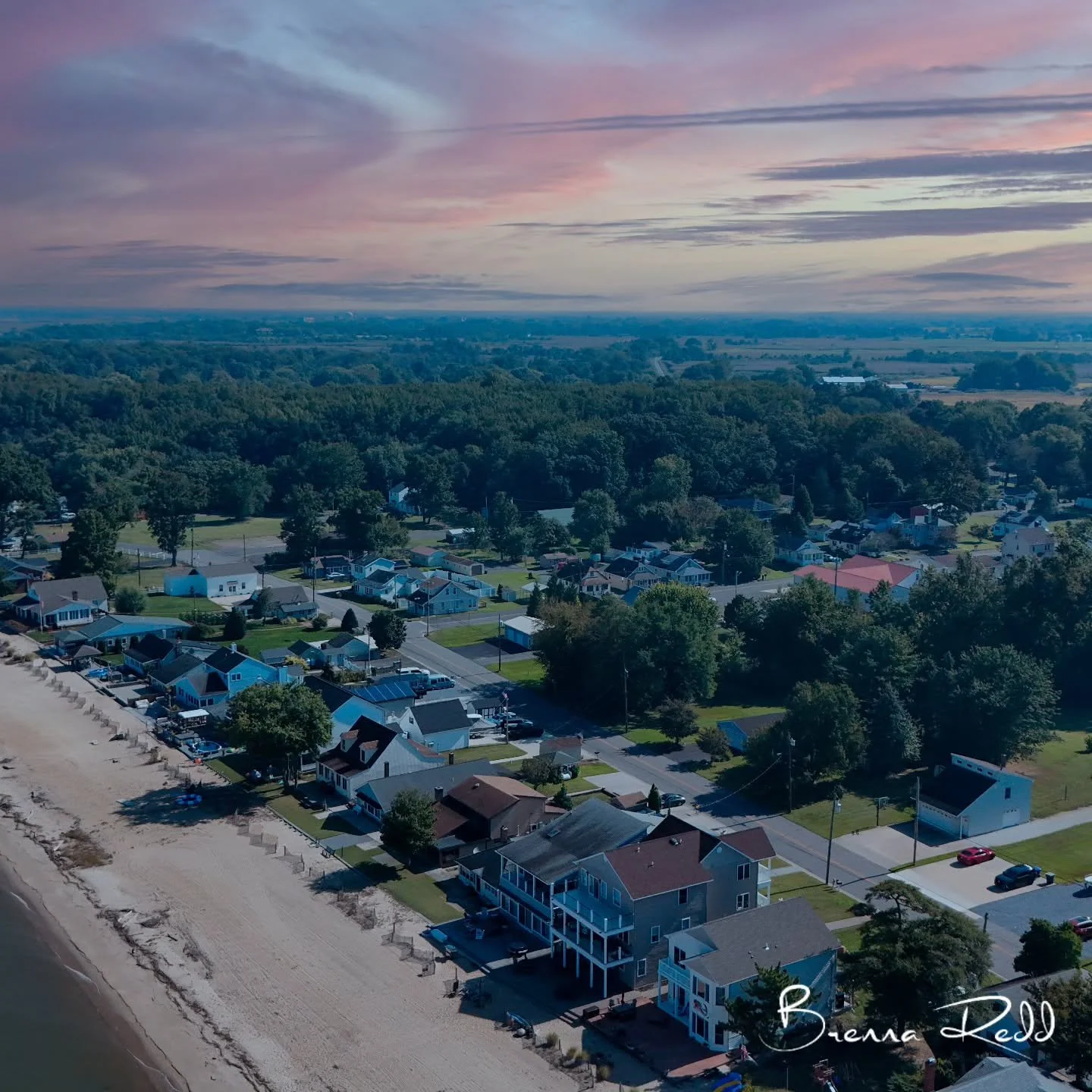 A lovely twilight shot of Elsinboro, NJ 🌙

#dronephotograpy #njrealestate