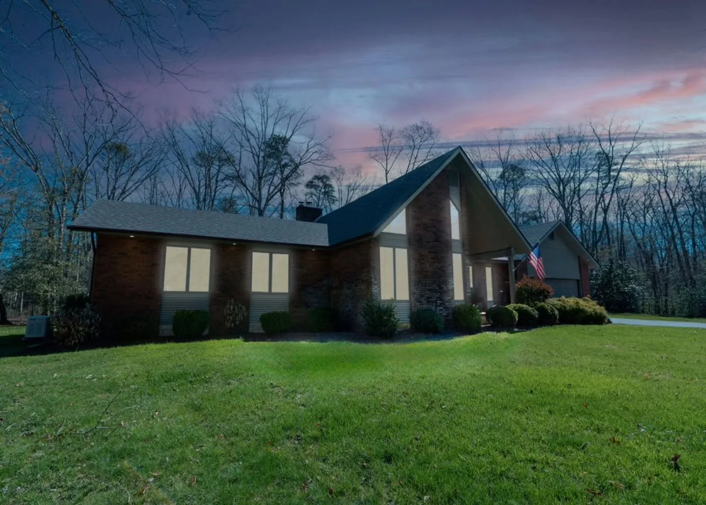 Another amazing shoot in Elmer, NJ! 🏡

This house has high ceilings and gorgeous windows 🪟 

This one hasn't gone live yet, but be on the lookout! 

#njrealestateforsale
#realestatephotoshoot #njphotographer