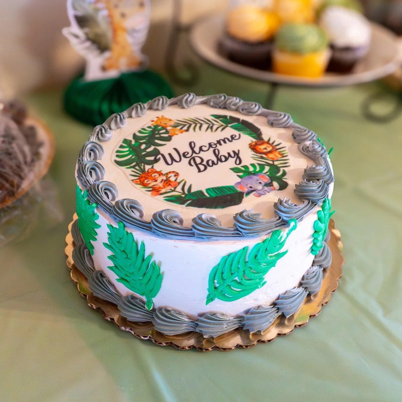 Proof that the details deserve their moment too ✨
From the decor to the desserts, every part of this baby shower was so thoughtfully put together. Loved capturing all the little touches that made this day feel extra special 🤍

#babyshowerphotography