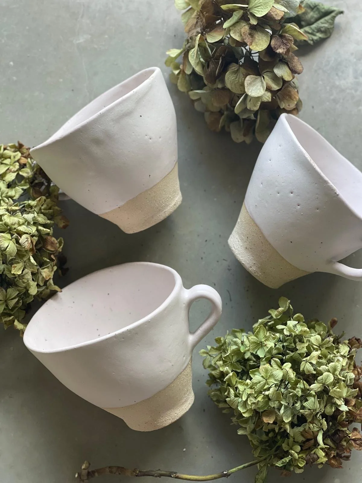 Blush XL Mug – Handmade ceramic mug by Melissa Lellouche with matte blush glaze, 600ml capacity.