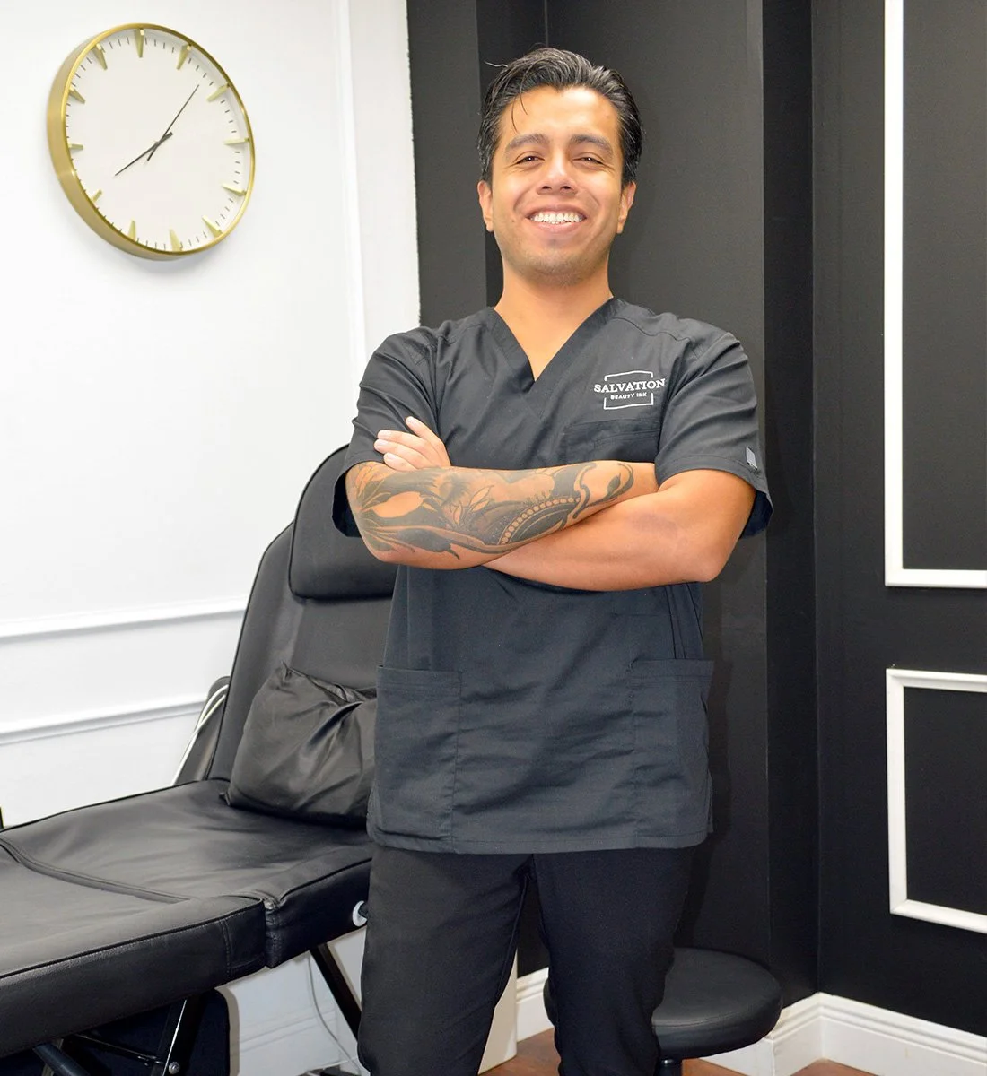 Professional tattoo artist at an upscale tattoo studio in Pembroke Pines