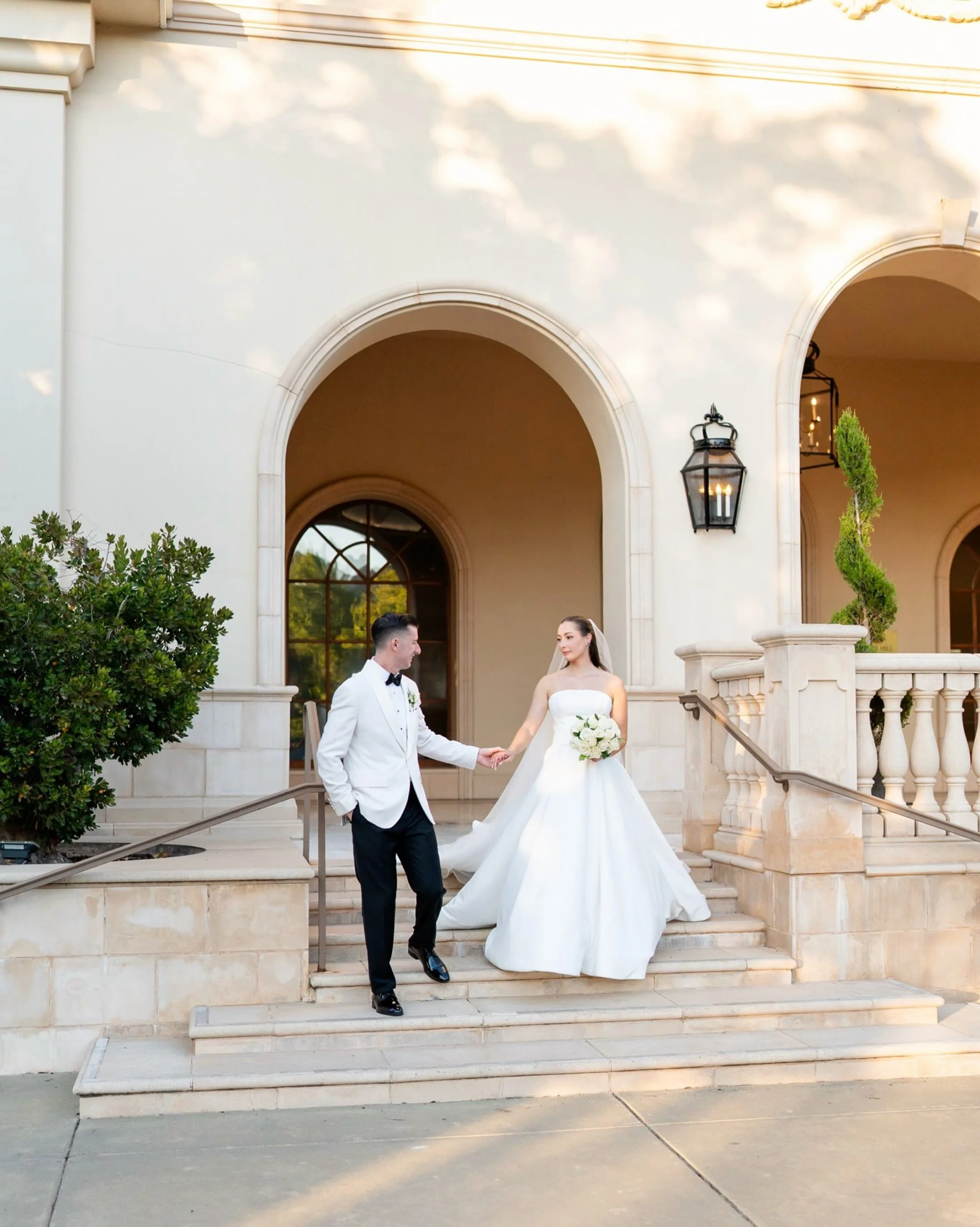 A little California sunshine, old-world romance vibes, and a whole lot of love. This weekends wedding @theclubatrubyhill was stunning ✨

Excited for these newlyweds to start the next chapter of their lives🥂 Congratulations Jordan + Arianna 🤍

Vendo