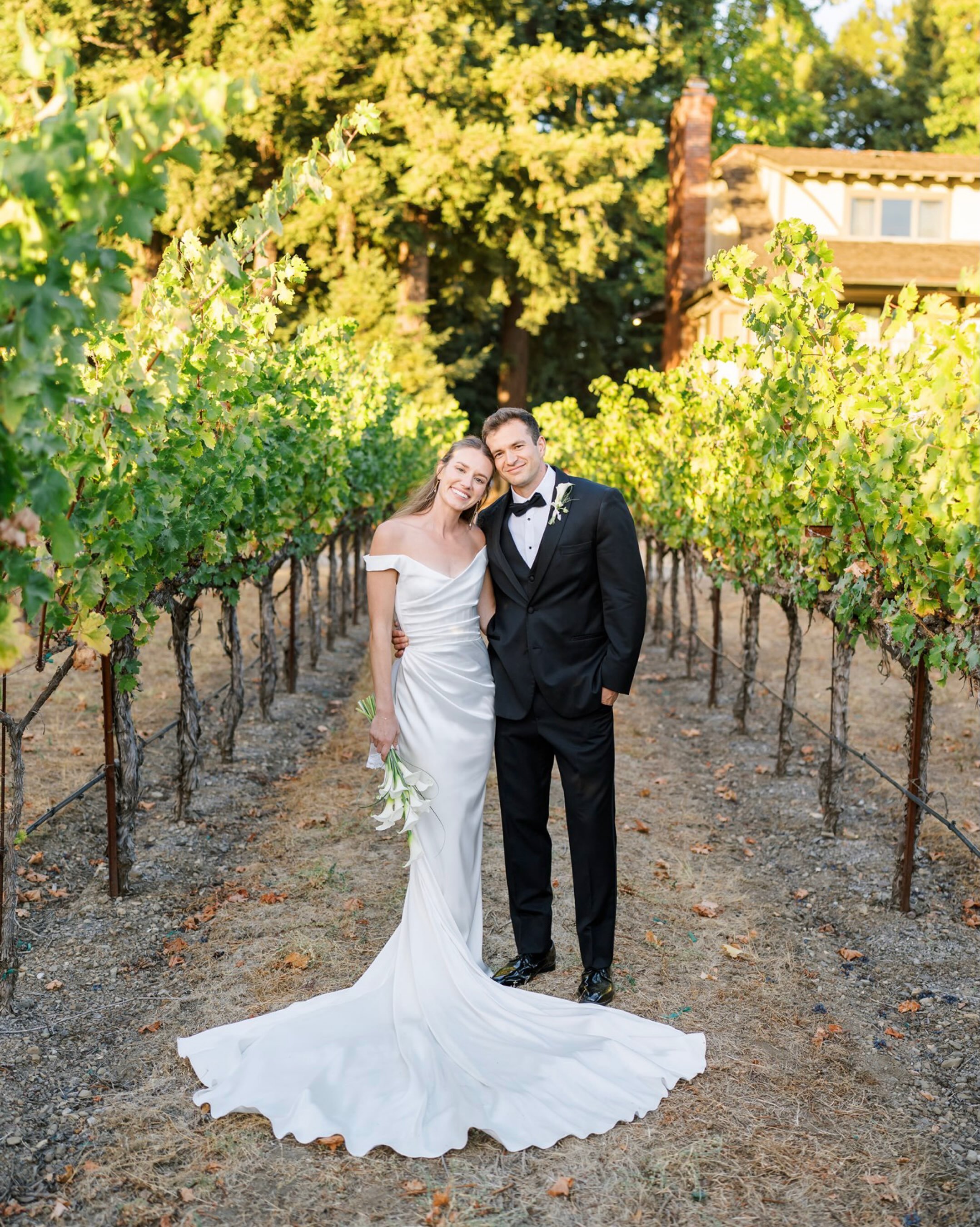 A truly magical day at @harvest_inn for Nick &amp; Kelly&rsquo;s wedding. Some sneak peeks from this beautiful day and much more to come soon ✨

Vendor Team:
Venue:&nbsp;@harvestinnweddings
Planner: @beyondidos
Photography: @petercafarophoto
Content 