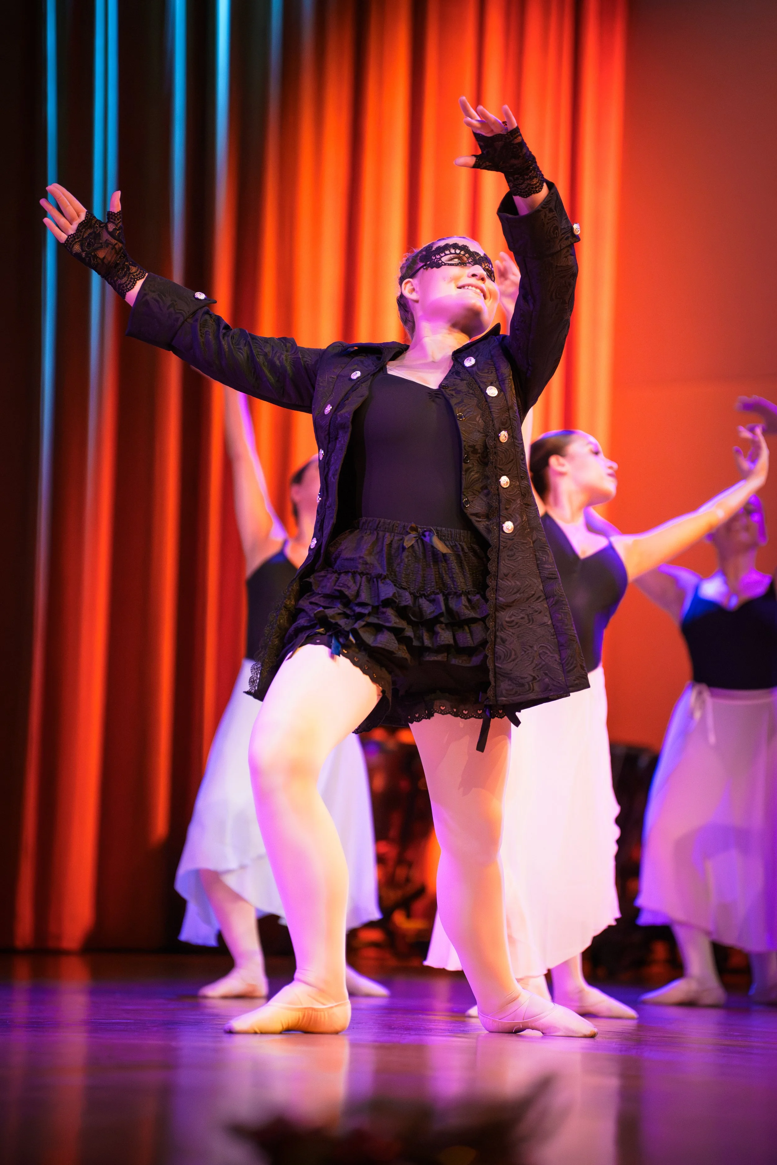 2025-11-13 The Nutcracker UM En Pointe-004.jpg