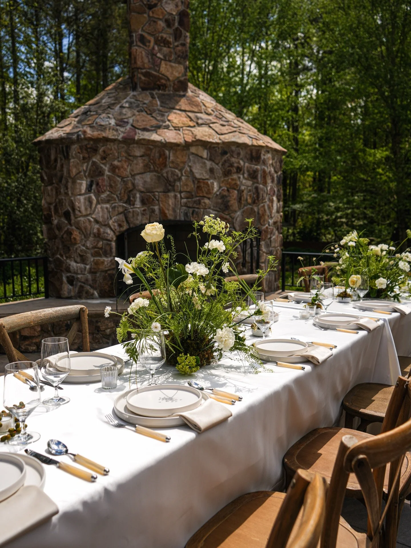 Dining al fresco, done right. ✨ From the tablescape to the wagyu searing on the grill &mdash; every detail, curated by us.

#MannyEatsRVA #AlFrescoDining #PrivateChef #LuxuryCatering #TablescapeDesign
