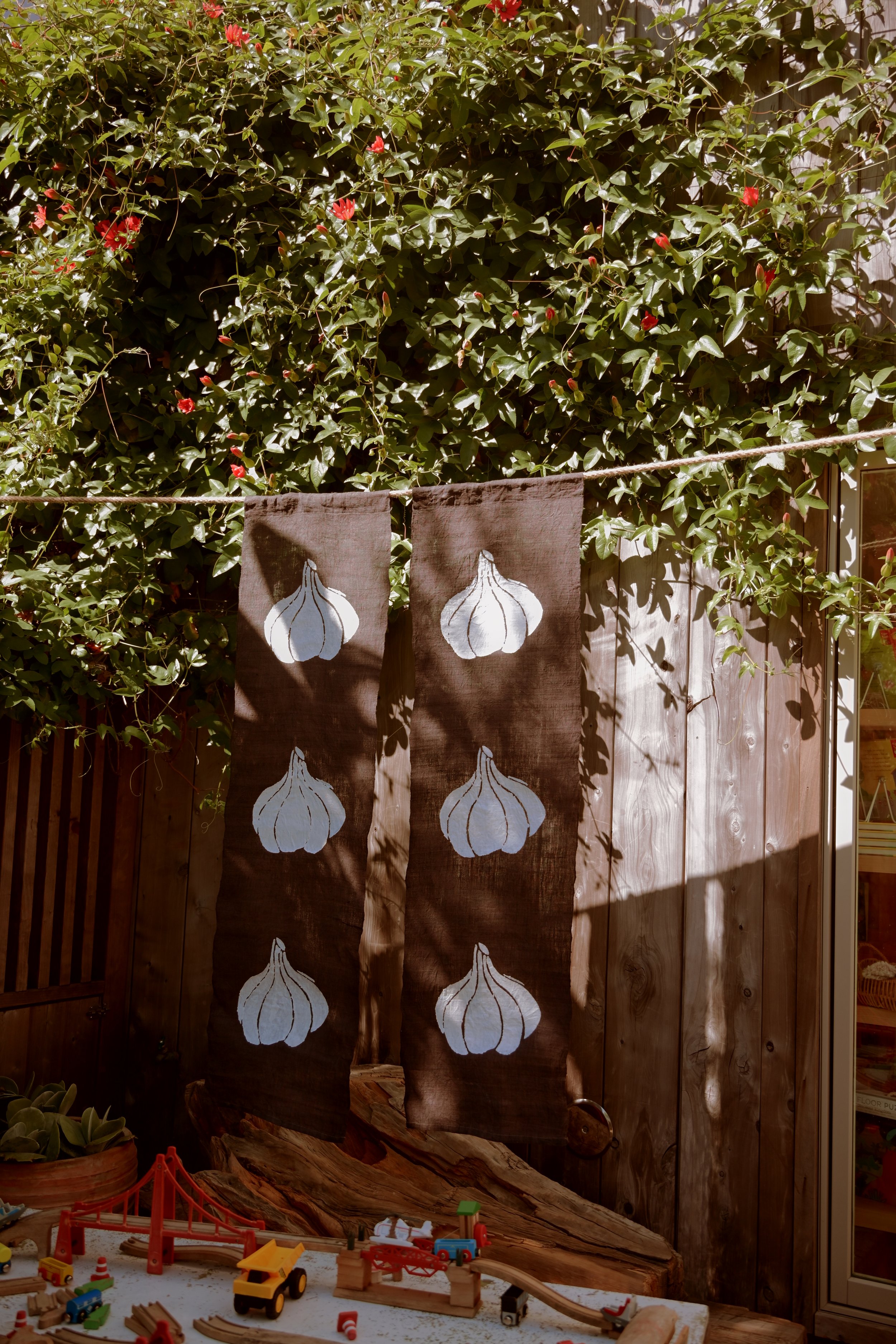 Garlic Katazome Ramie Noren Curtain