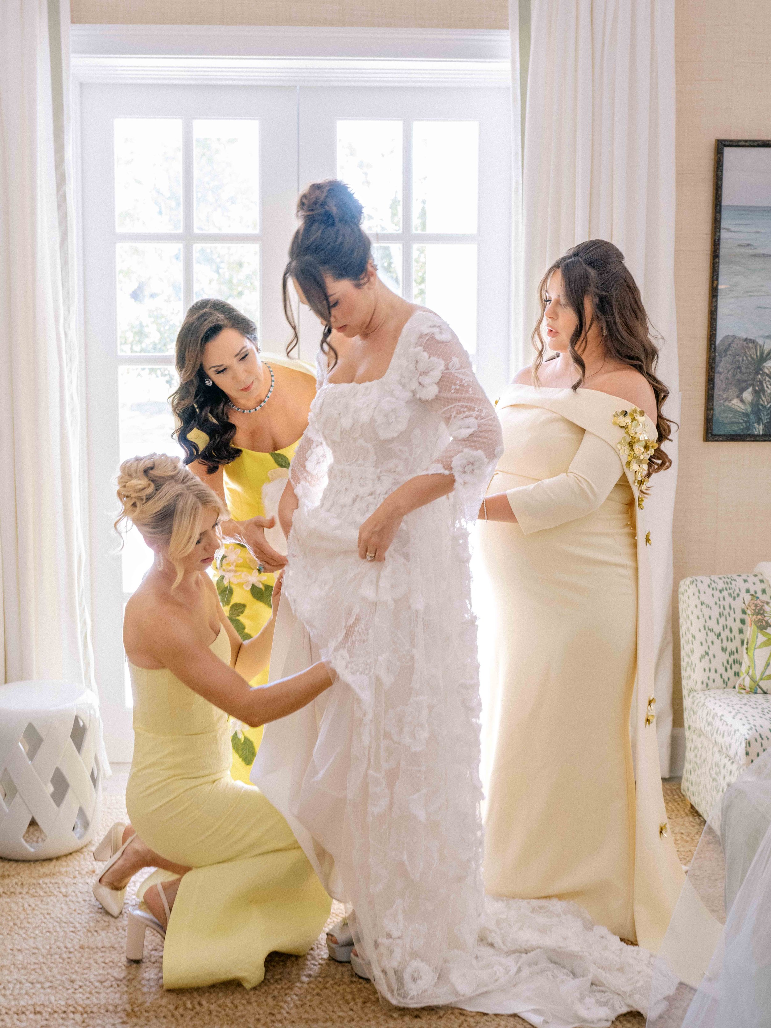 125-lyford-cay-club-wedding-bride-getting-ready-bahamas-by-trent-bailey-nyc-wedding-photographer.JPG
