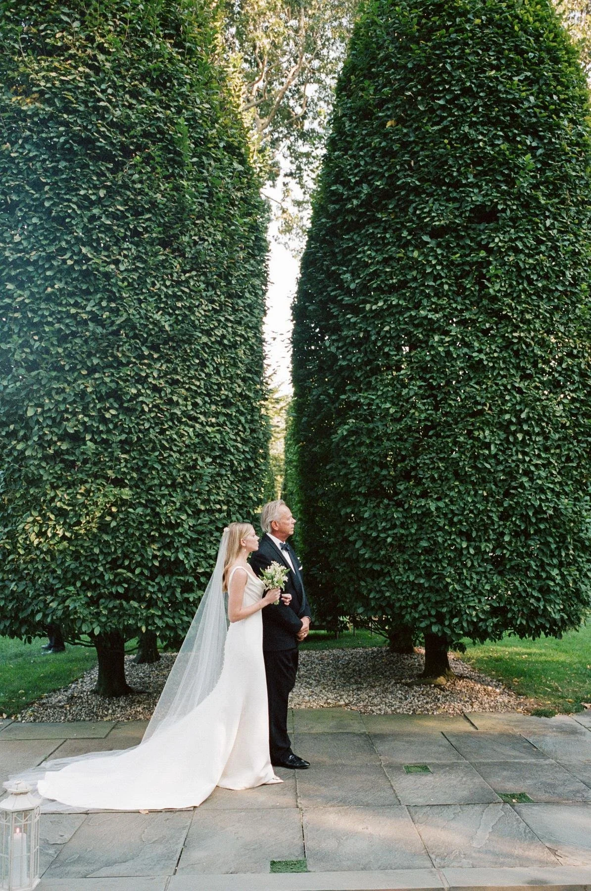longhouse-reserve-wedding-couple-between-hedges-43.jpg