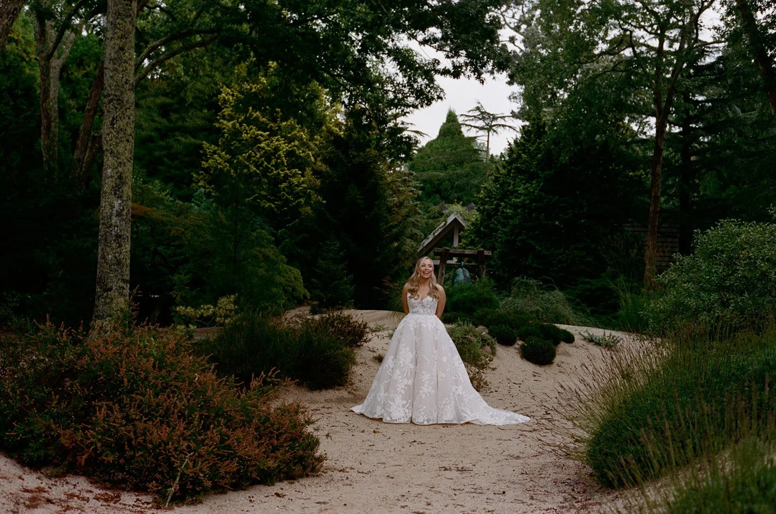 longhouse-reserve-wedding-bride-waiting-first-look-19.jpg
