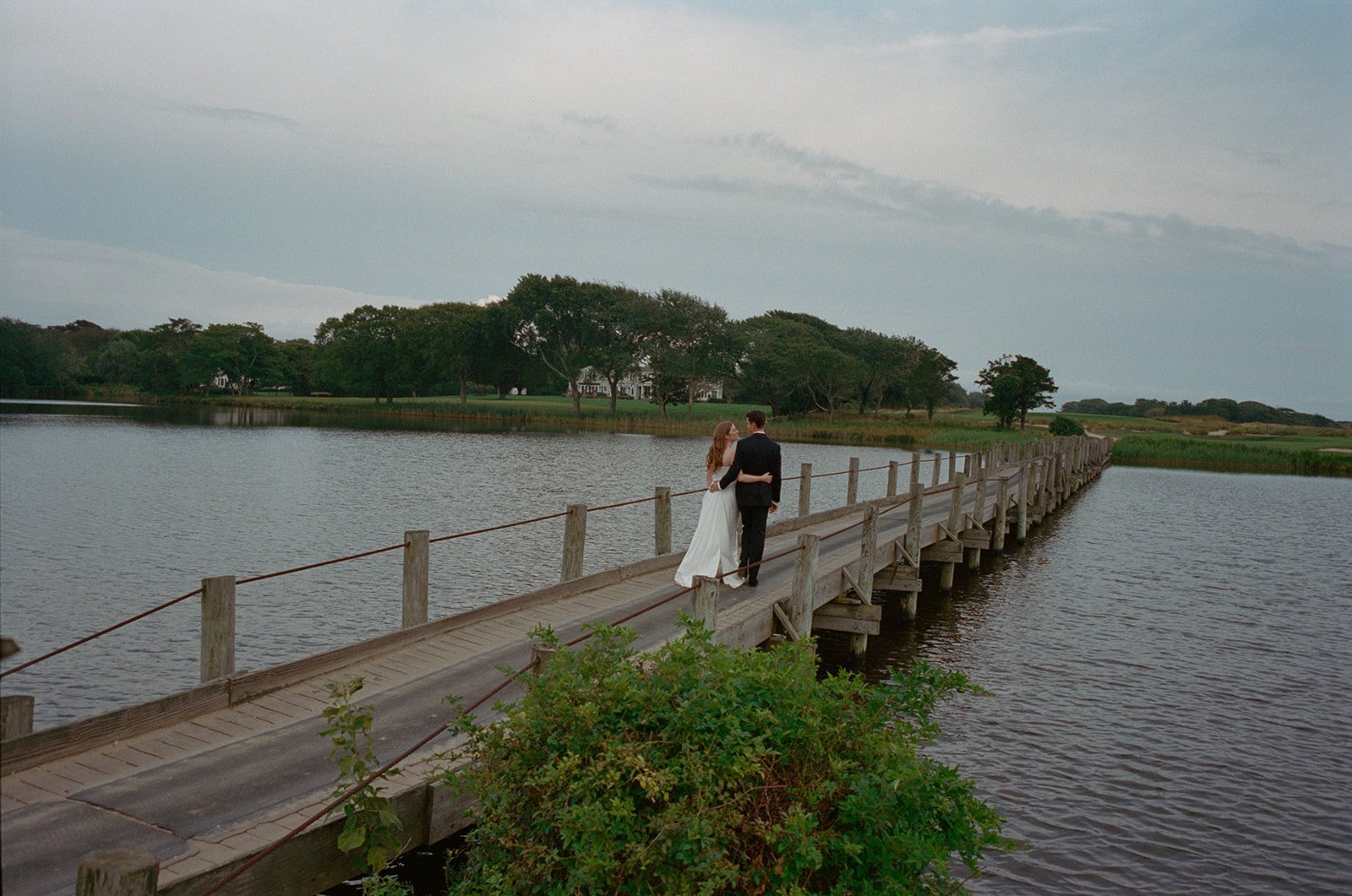 maidstone-club-wedding-venue-footbridge-wide-view-14.jpg