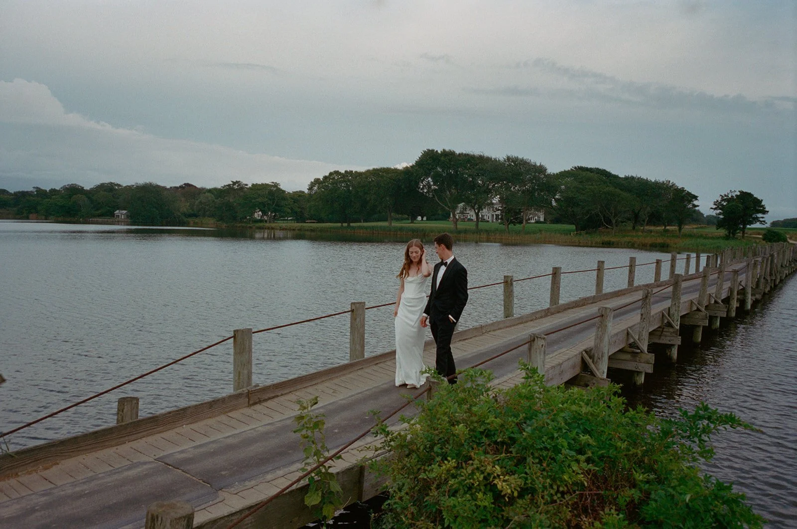 maidstone-club-wedding-venue-couple-footbridge-wide-15.jpg