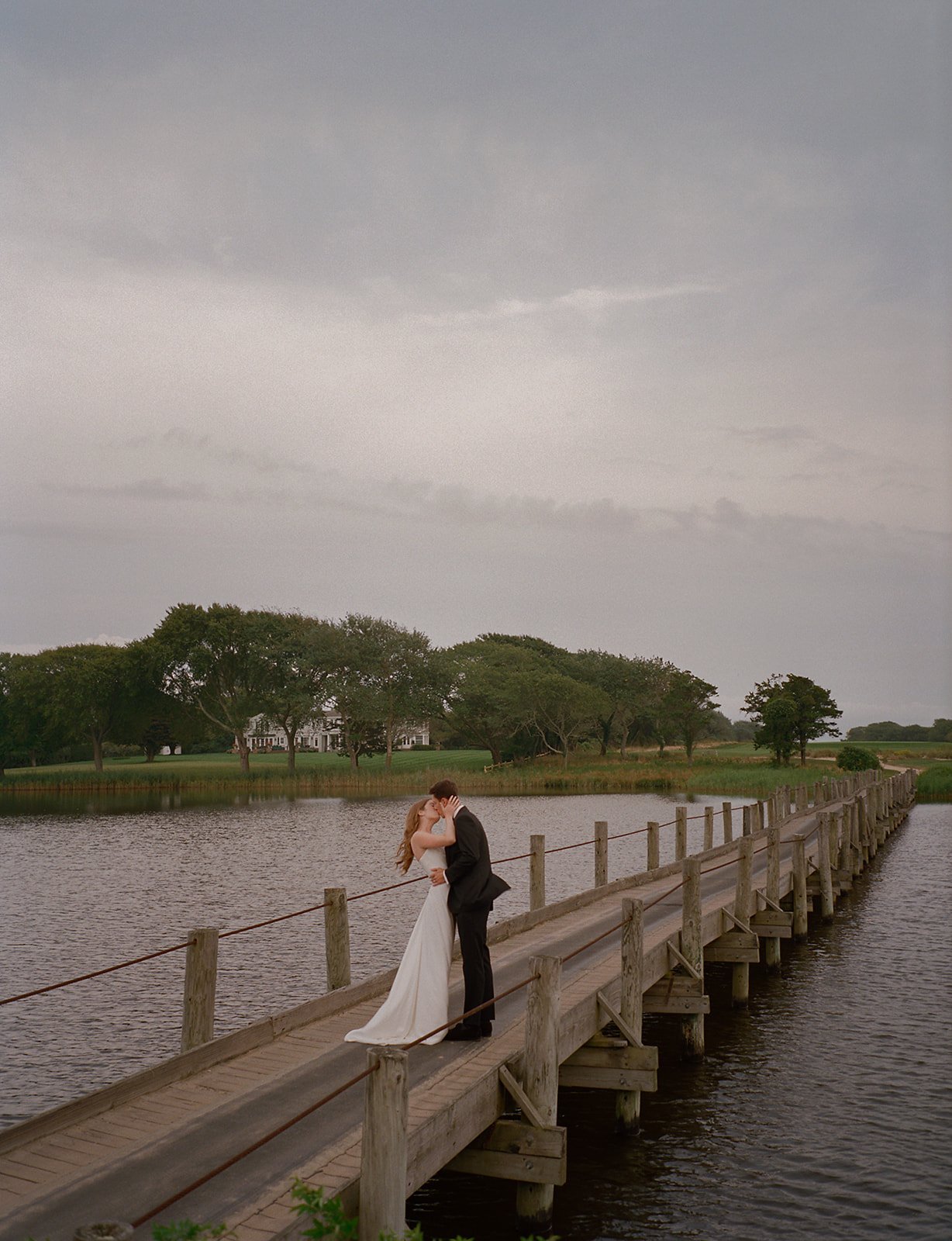 maidstone-club-wedding-venue-kiss-end-of-footbridge-12.jpg