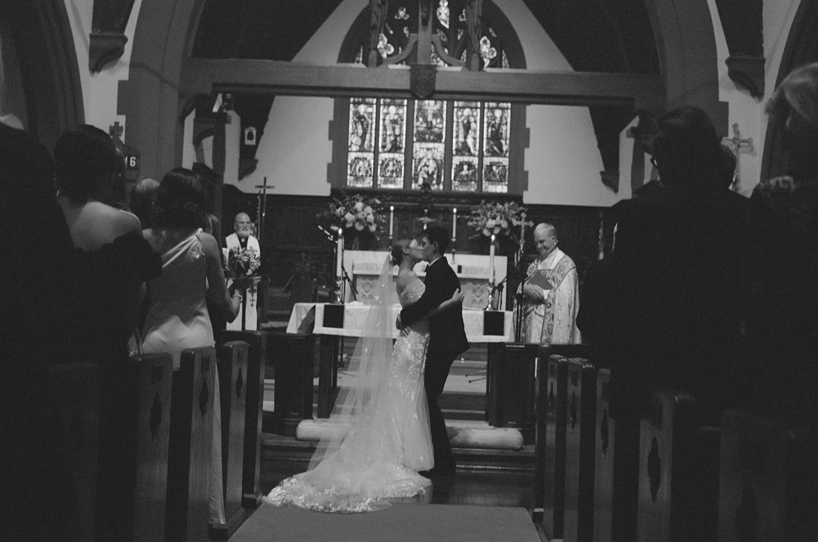 st-lukes-east-hampton-wedding-altar-ceremony-bw-13.jpg