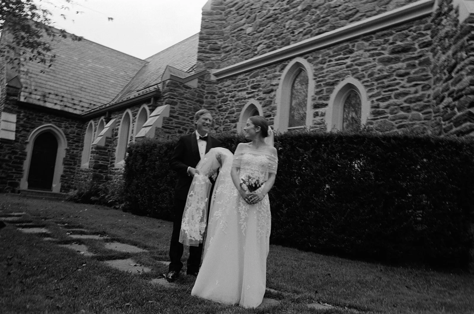 st-lukes-east-hampton-wedding-couple-church-garden-bw-17.jpg