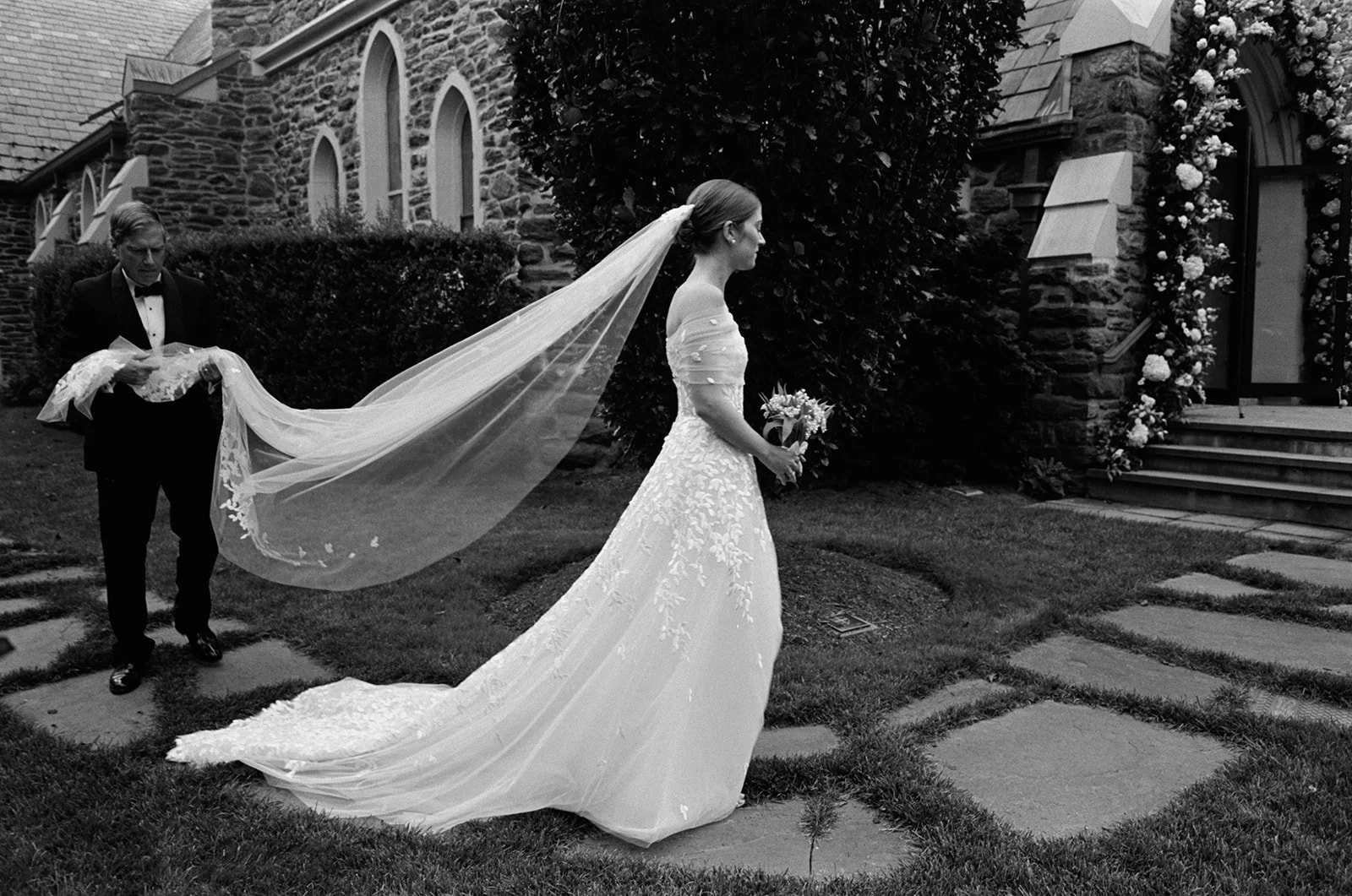st-lukes-east-hampton-wedding-veil-in-the-wind-bw-18.jpg