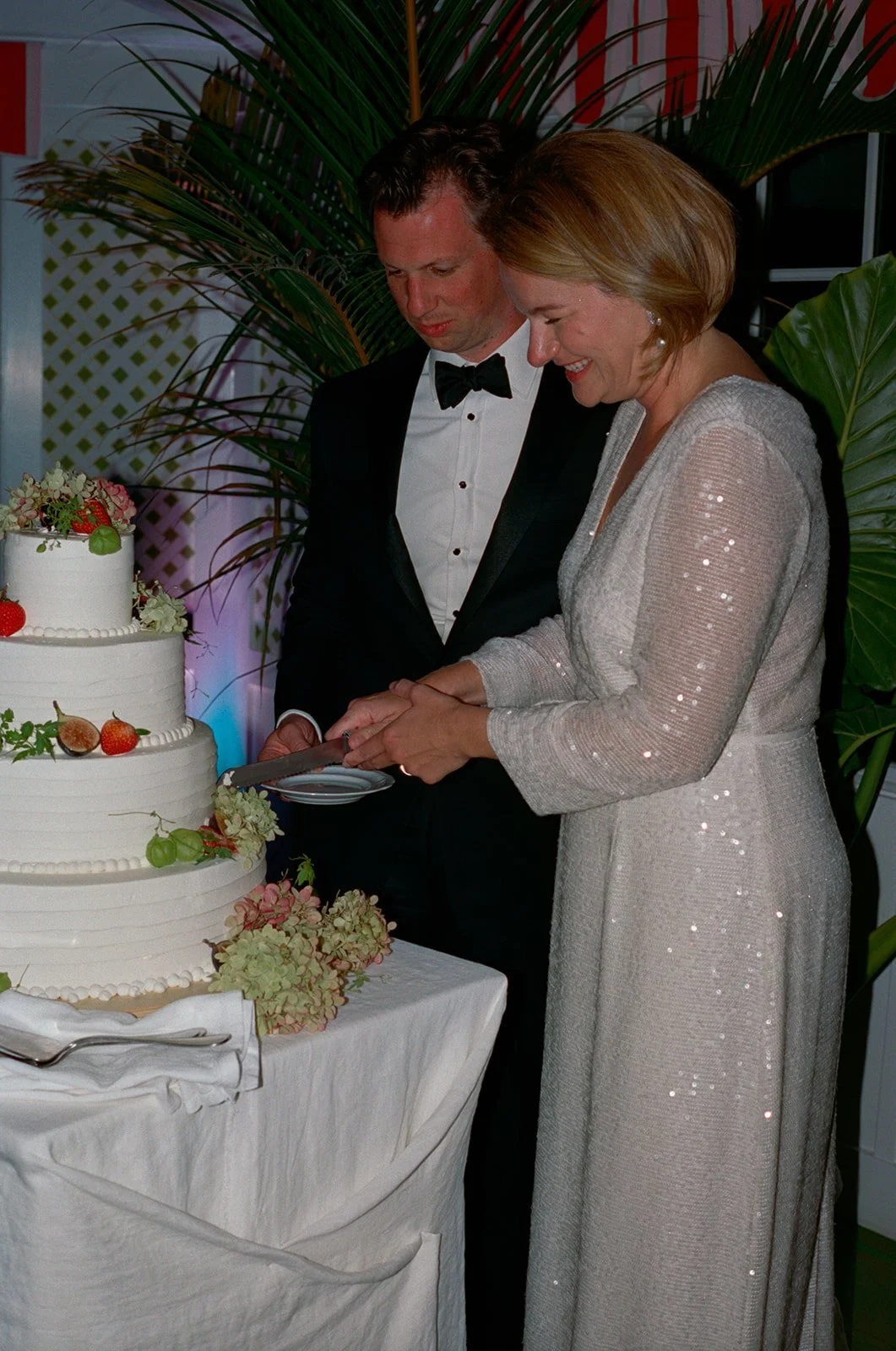 pridwin-hotel-wedding-cake-cutting-color-94.jpg