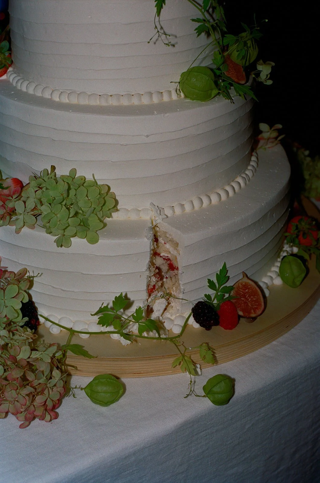 pridwin-hotel-wedding-cake-slice-detail-96.jpg