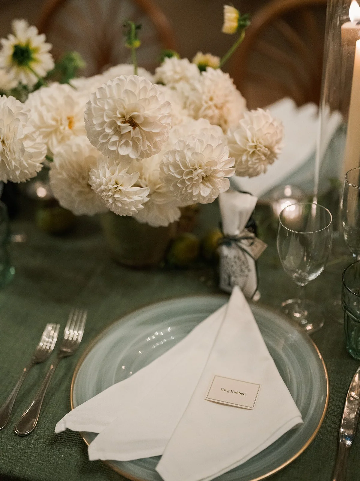 pridwin-hotel-wedding-place-setting-dahlias-74.jpg