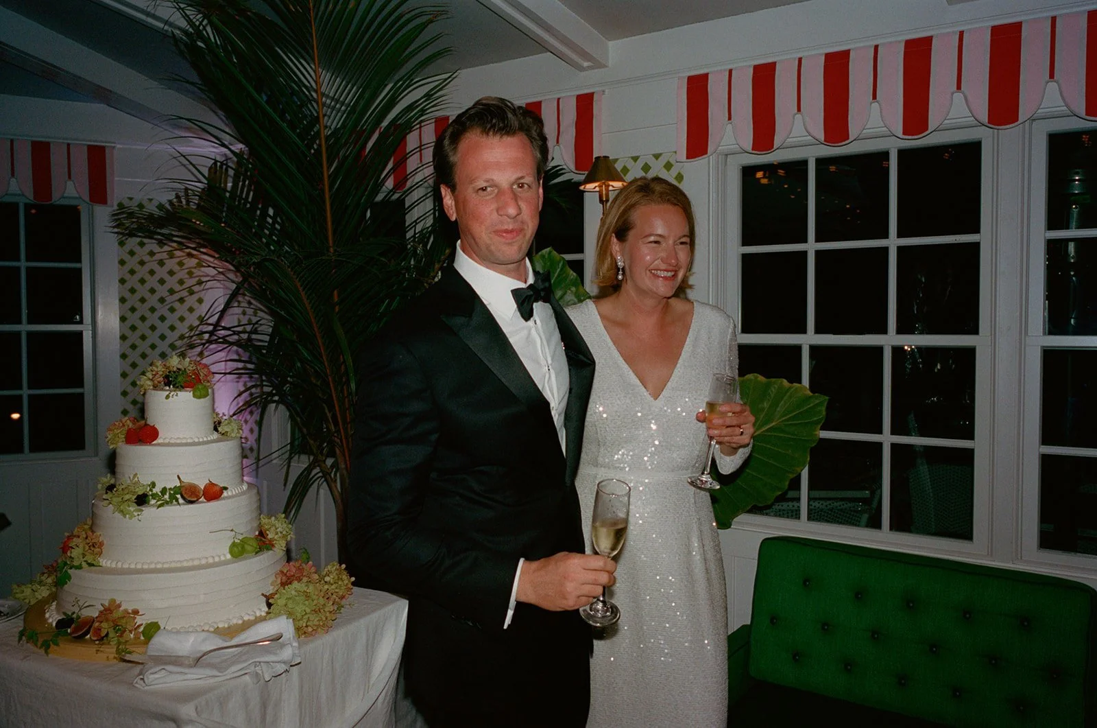 pridwin-hotel-wedding-cake-portrait-color-92.jpg