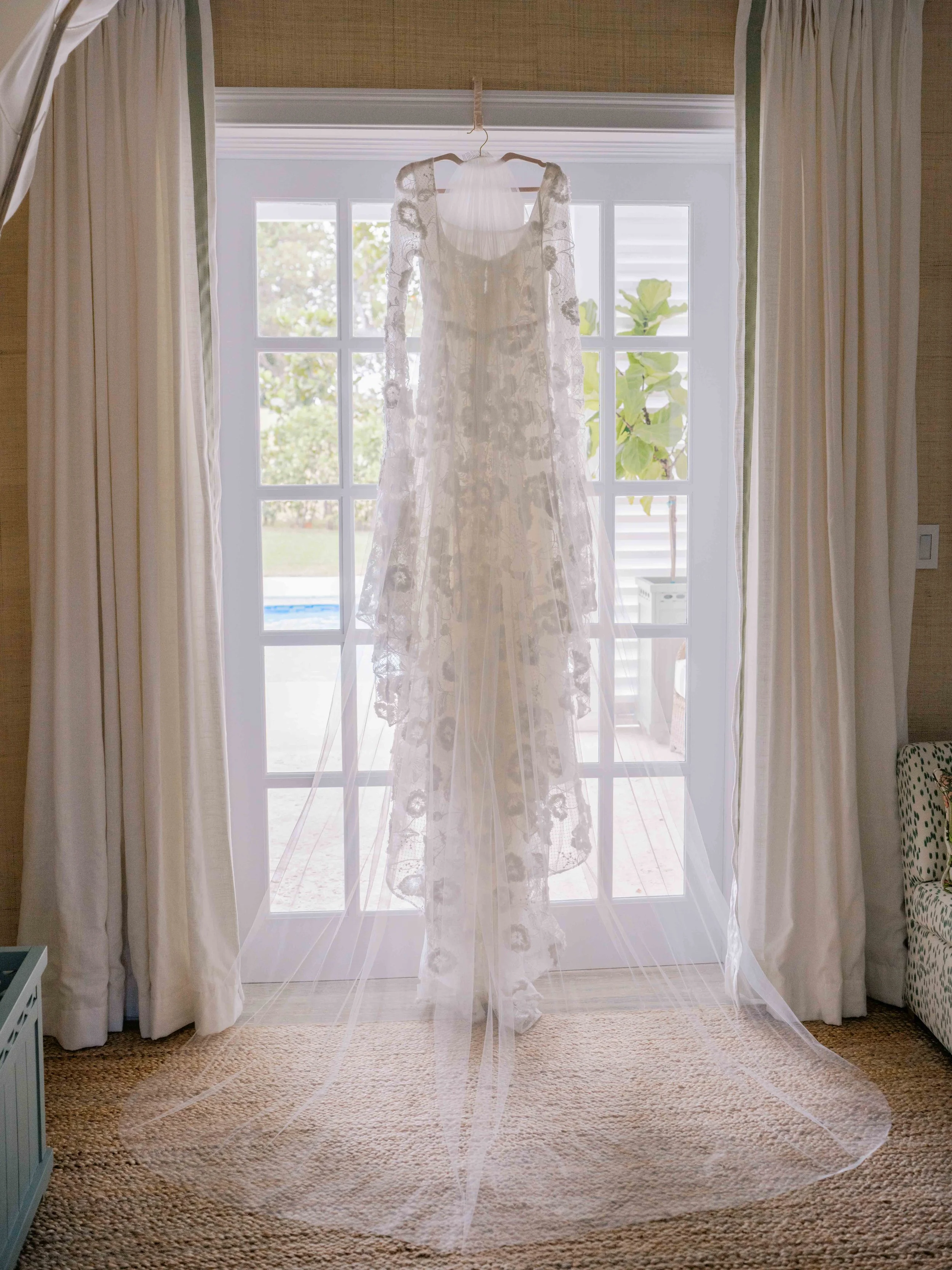 113-lyford-cay-club-wedding-bride-getting-ready-bahamas-by-trent-bailey-nyc-wedding-photographer.JPG