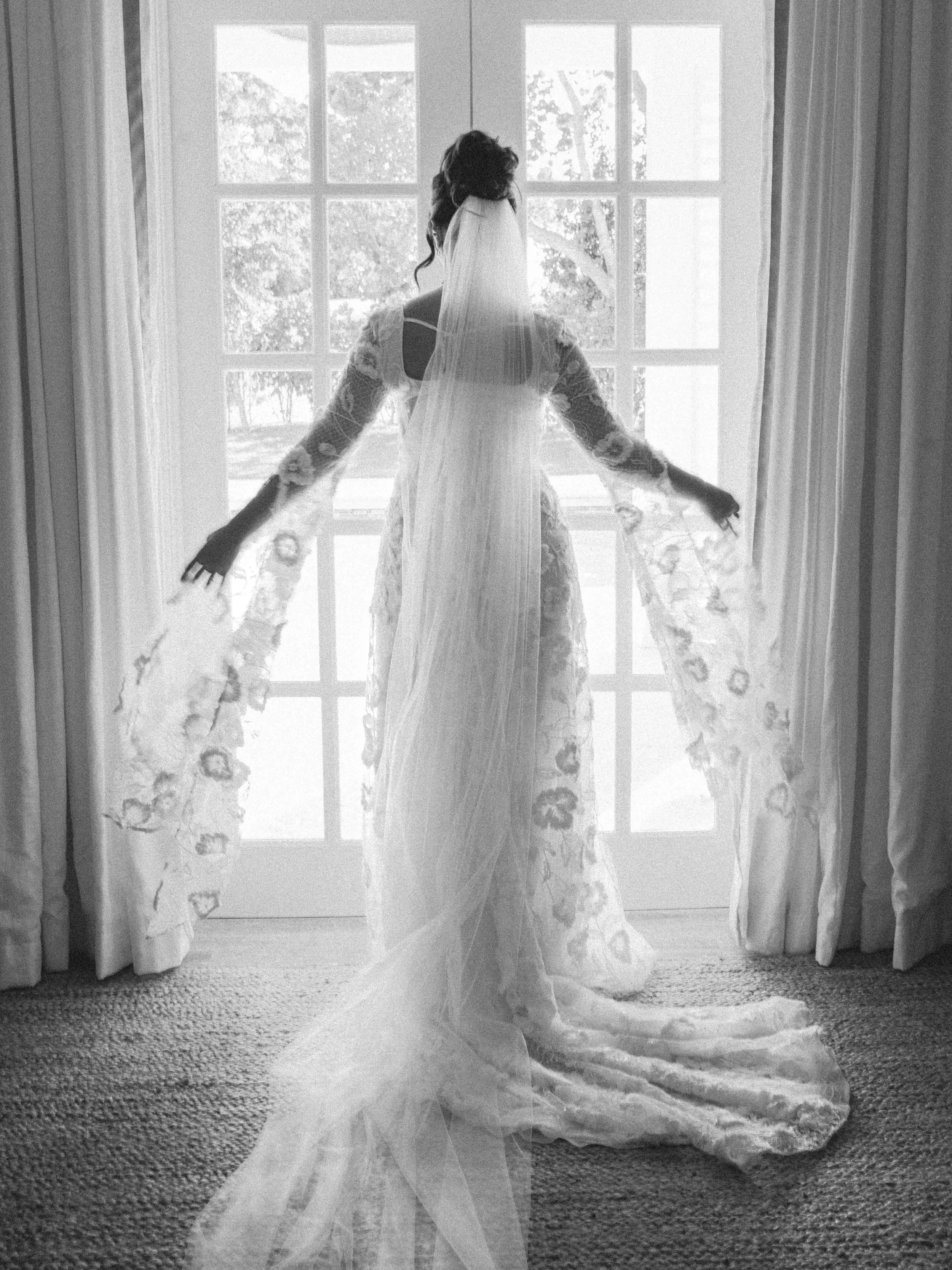 143-lyford-cay-club-wedding-bride-getting-ready-bahamas-by-trent-bailey-nyc-wedding-photographer.JPG