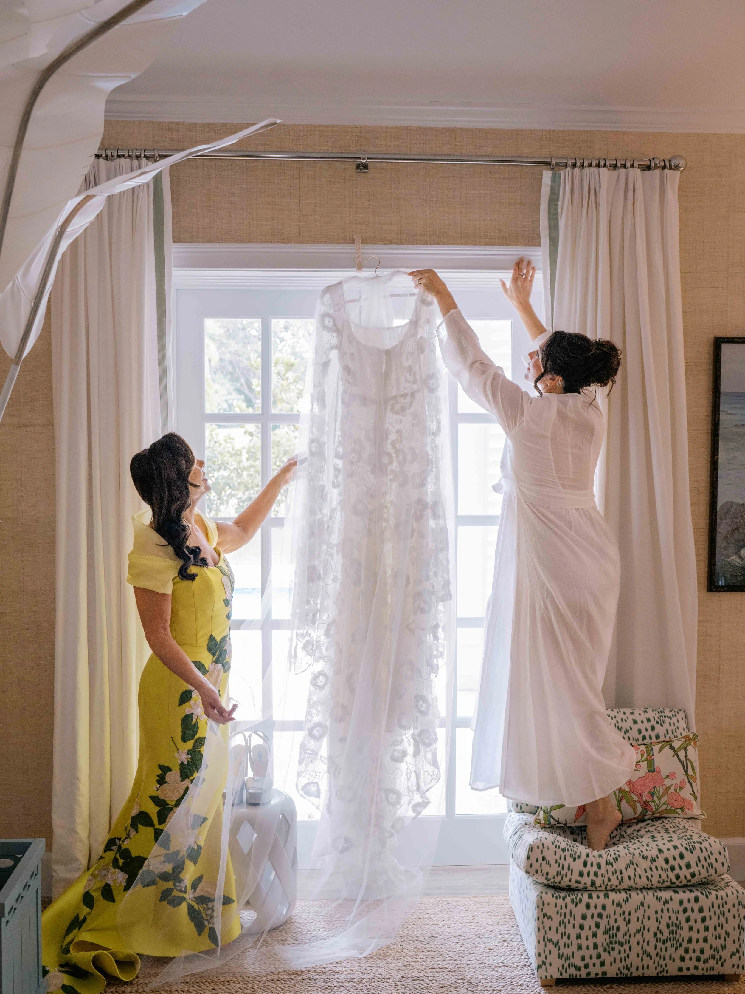 117-lyford-cay-club-wedding-bride-getting-ready-bahamas-by-trent-bailey-nyc-wedding-photographer.JPG