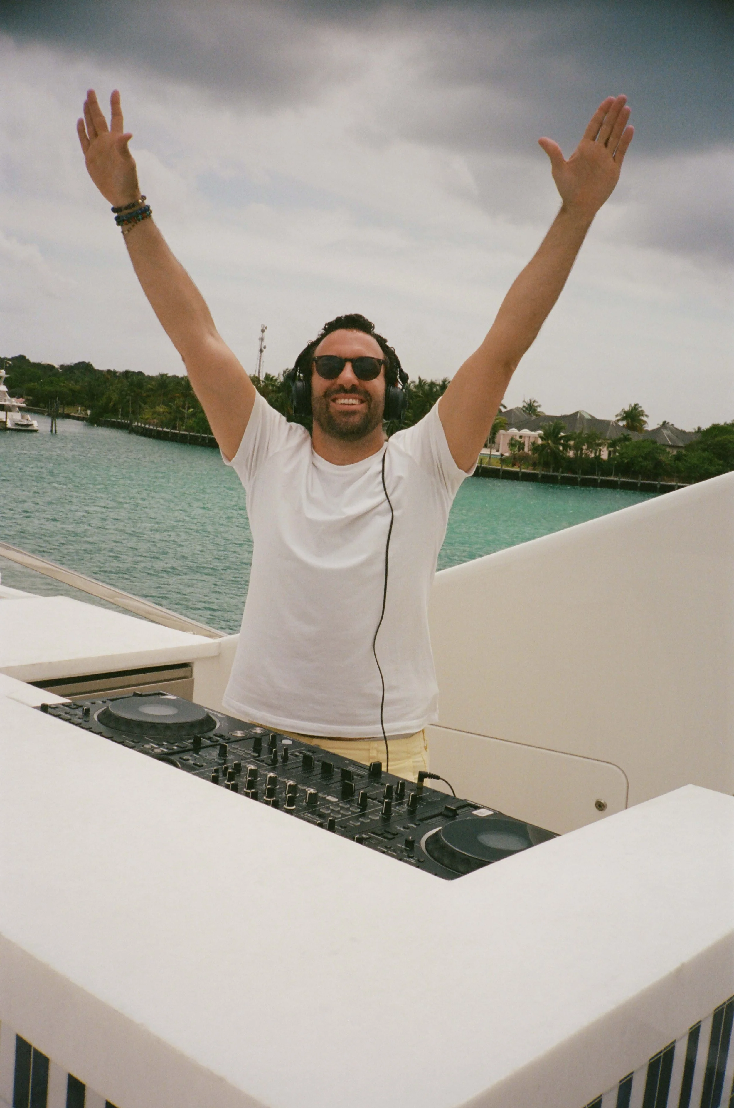 687-lyford-cay-club-yacht-party-bahamas-by-trent-bailey-nyc-wedding-photographer.JPG